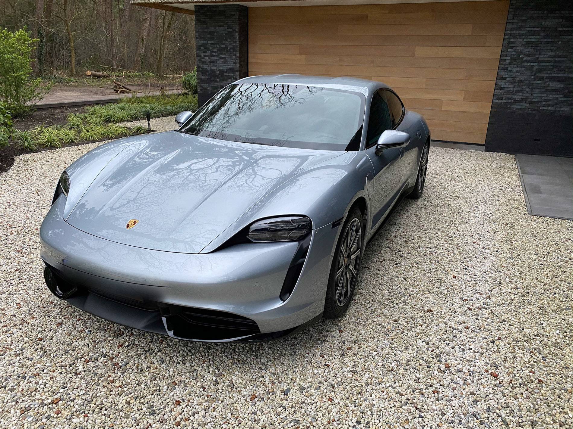 Porsche Taycan DOLOMITE SILVER Taycan Club 1582659405188
