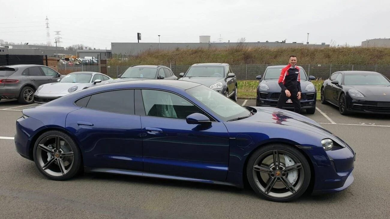 Porsche Taycan GENTIAN BLUE Taycan Club 1582700721625