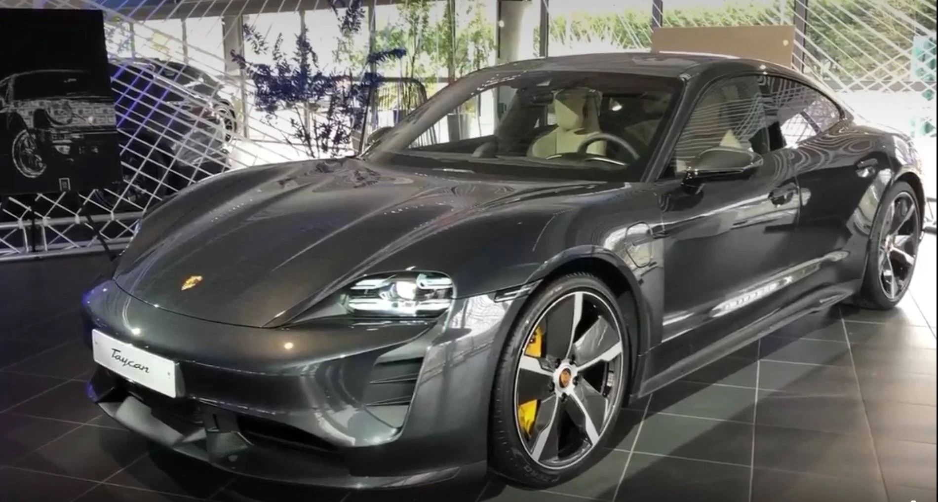 Porsche Taycan VOLCANO GREY Taycan Club 217D7FAE-7EF9-4761-9B99-F4DF69D7080A