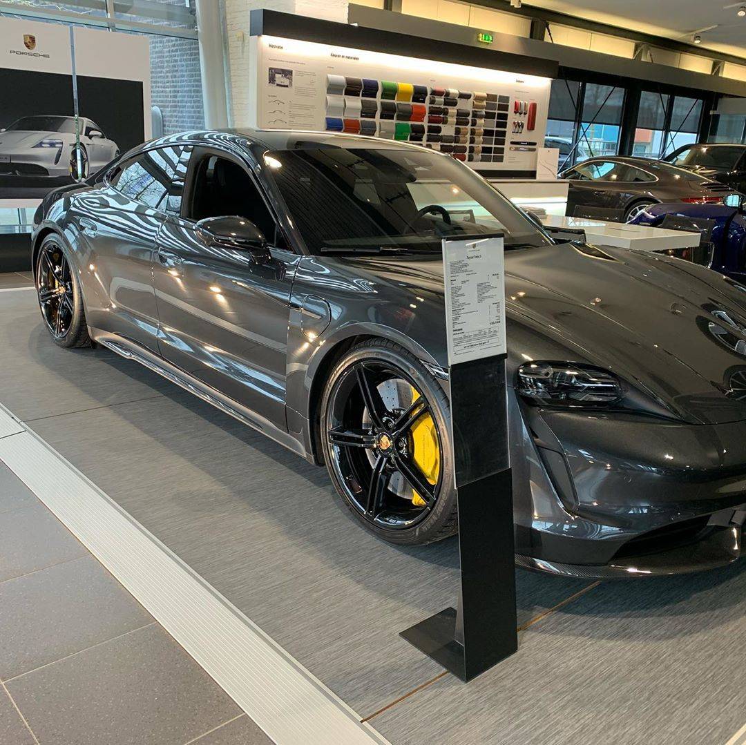 Porsche Taycan VOLCANO GREY Taycan Club Volcano Grey Taycan Turbo Black Wheels Ceramic Brakes PCBB
