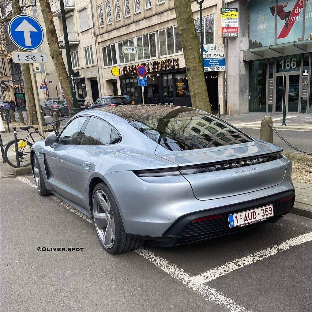Porsche Taycan DOLOMITE SILVER Taycan Club Dolomite Silver Taycan 4S
