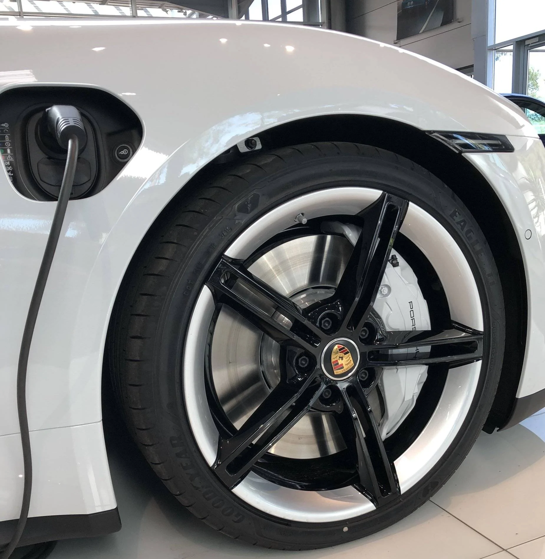 Porsche Taycan Help with wheels C1E3DA65-CC58-444E-8E99-0FA904492C74