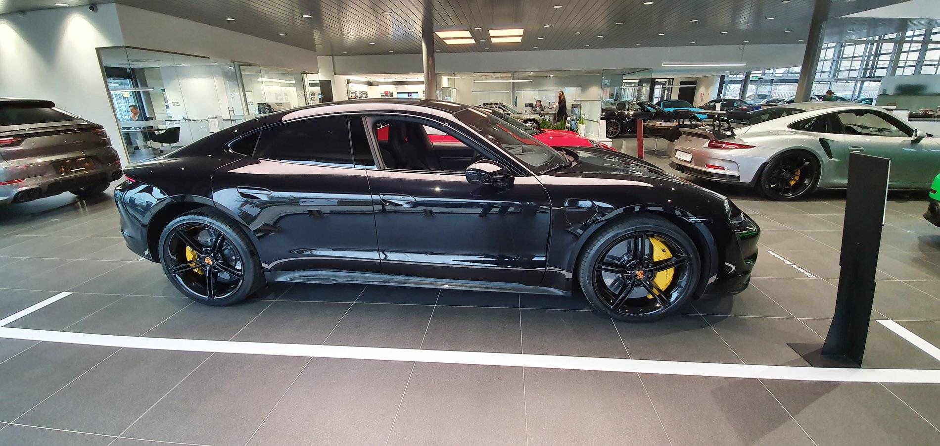 Porsche Taycan Help with wheels 20200117_094617