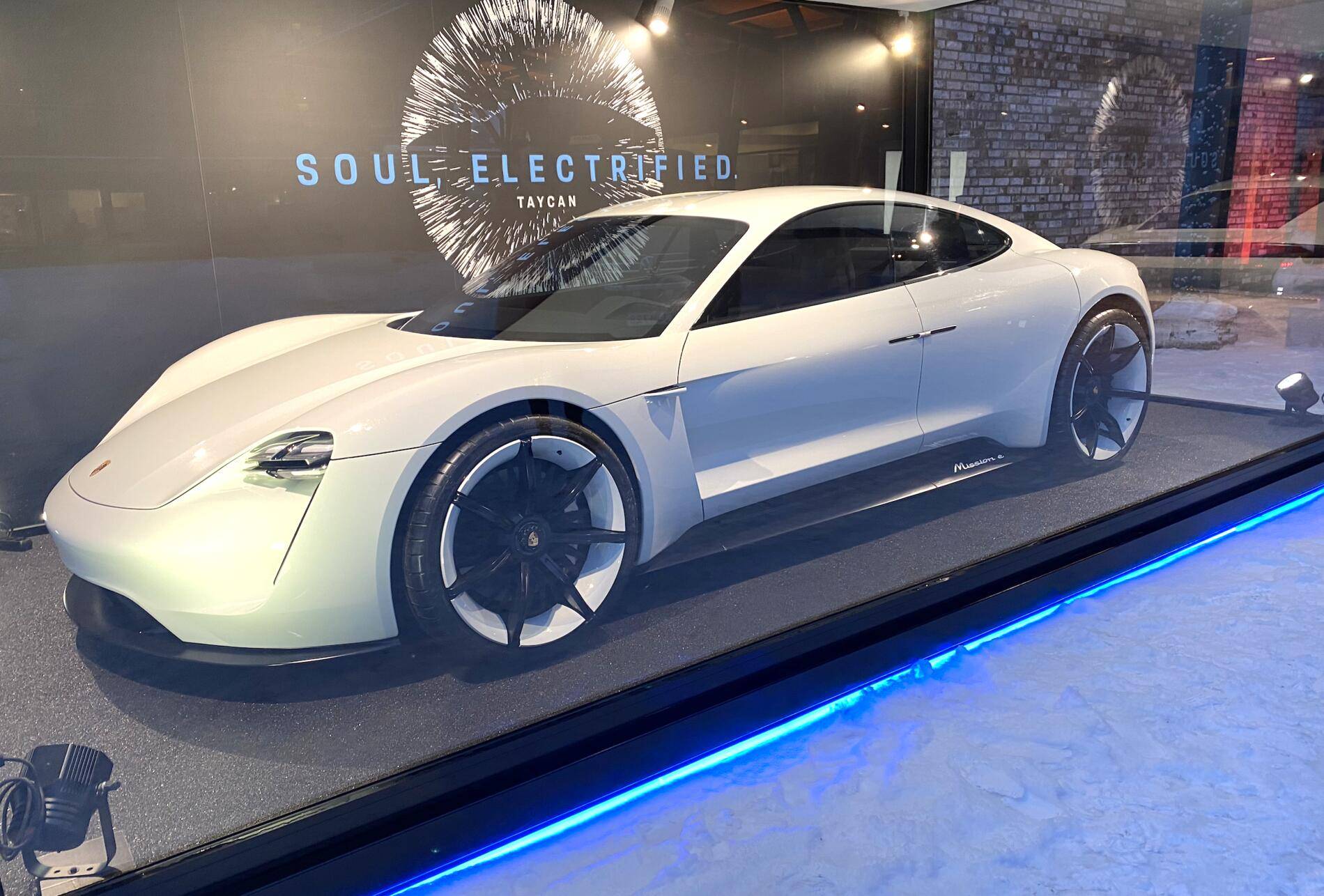 Porsche Taycan Mission E Model - PEC Finland Screenshot 2020-03-11 18.28.15