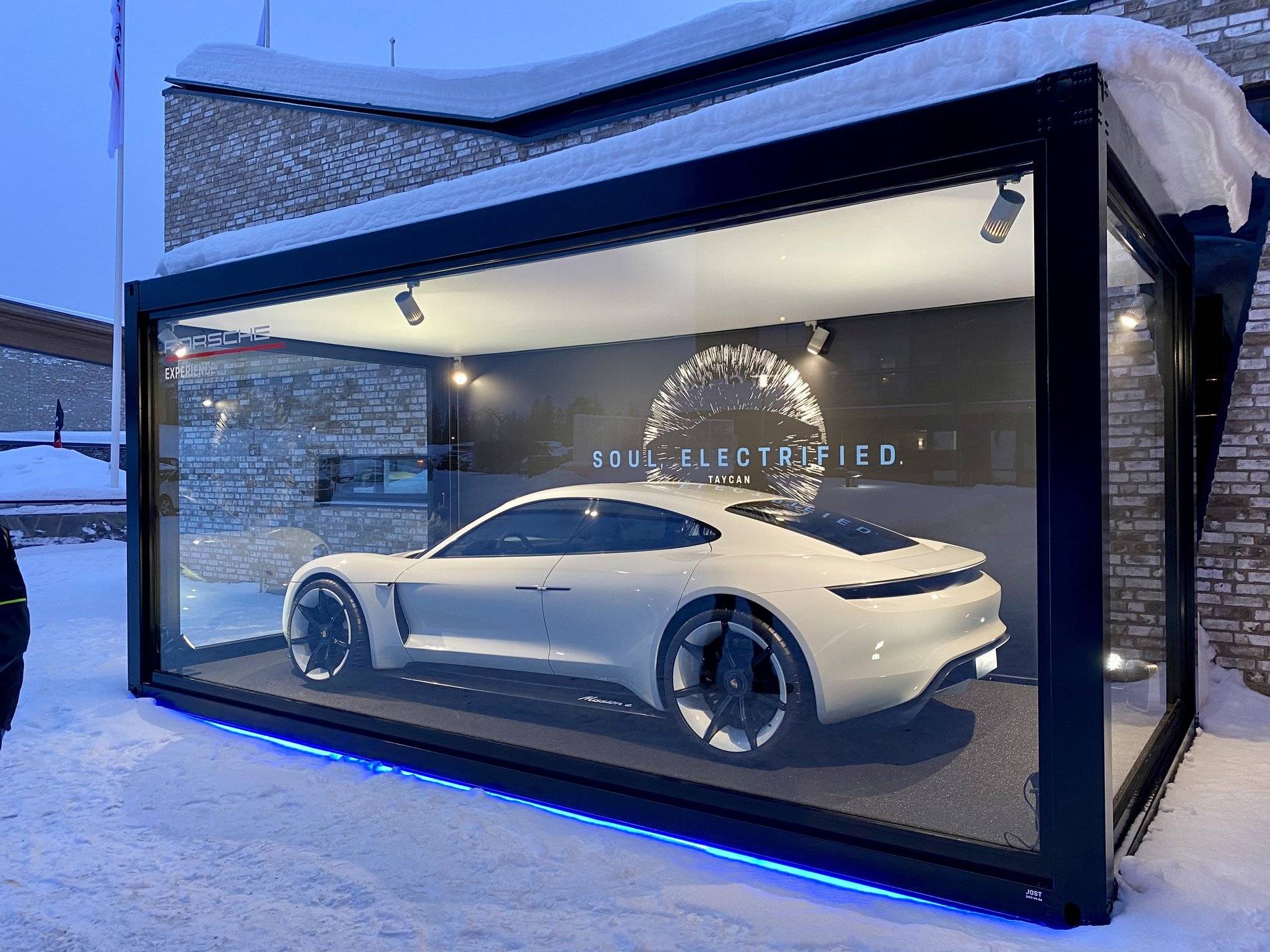 Porsche Taycan Mission E Model - PEC Finland fullsizeoutput_5973