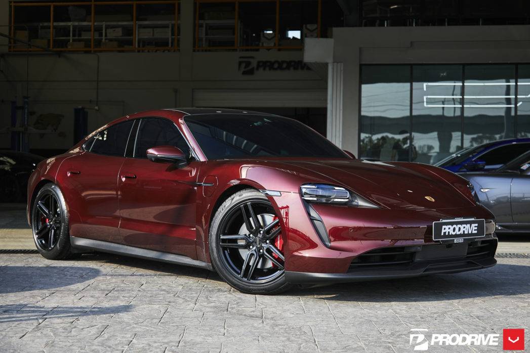 Porsche Taycan Advice needed for aftermarket wheels & tires Porsche-Taycan-4s-Hybrid-Forged-Series-HF-1-©-Vossen-Wheels-2021-249-1047x698
