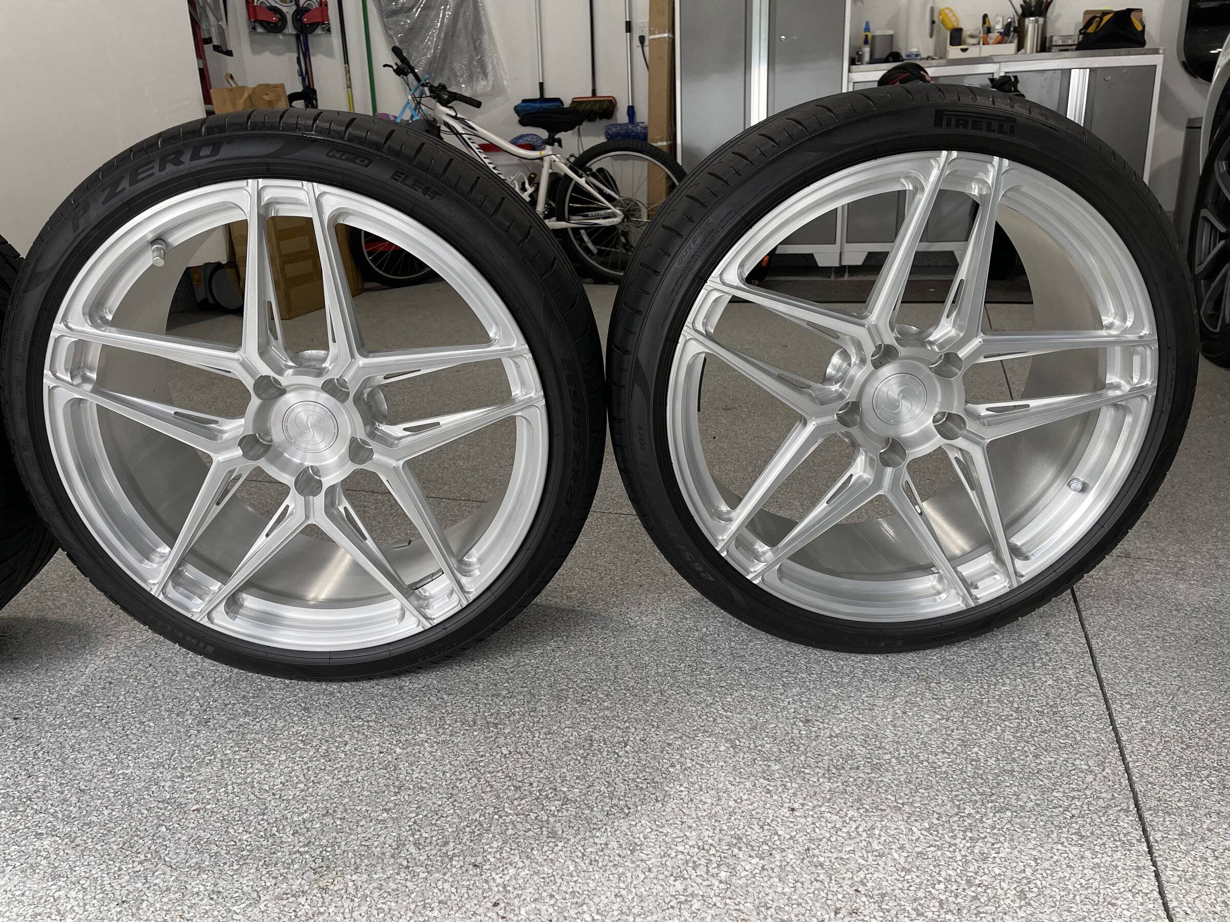 Porsche Taycan FOR SALE: 21" Wheel Set IMG_3281