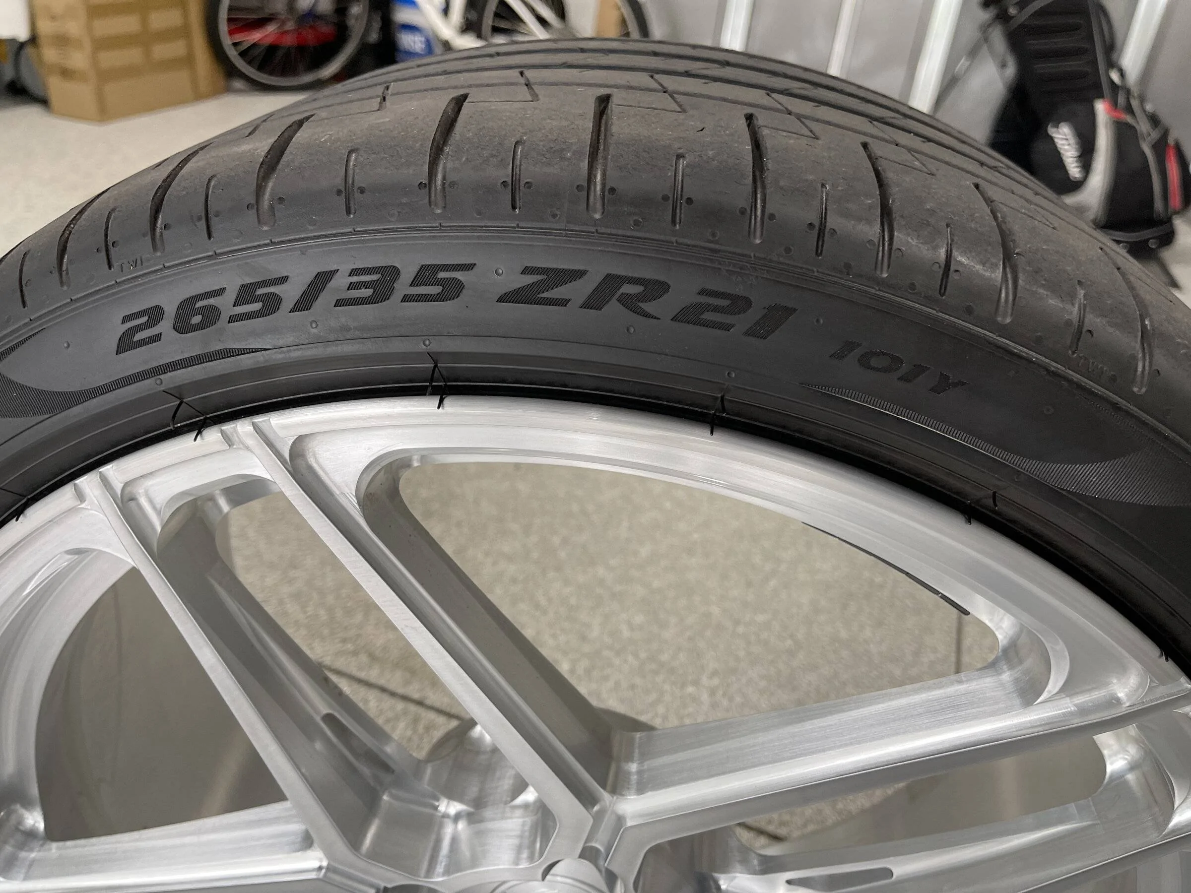 Porsche Taycan FOR SALE: 21" Wheel Set IMG_3284