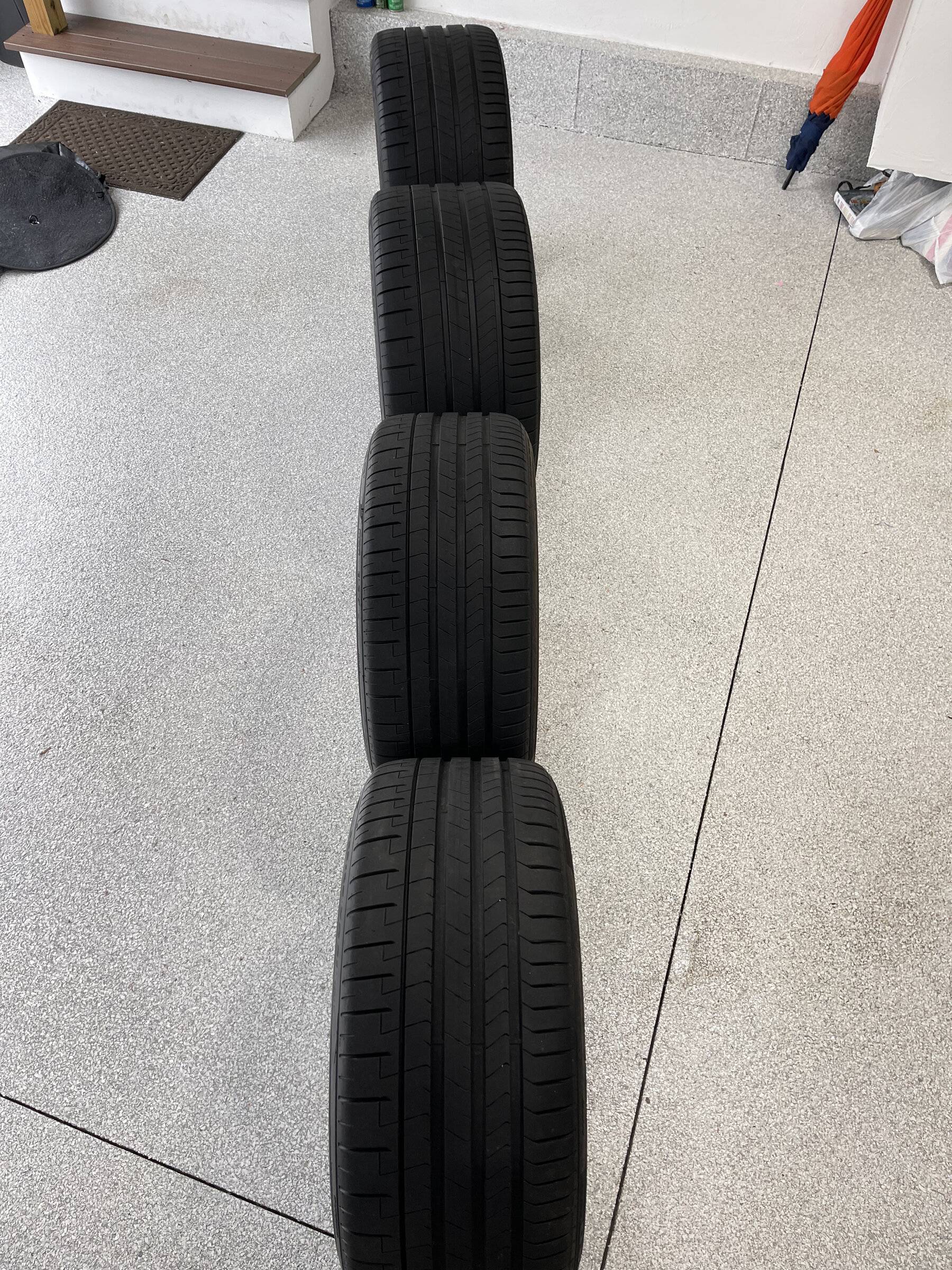Porsche Taycan FOR SALE: 21" Wheel Set IMG_3287