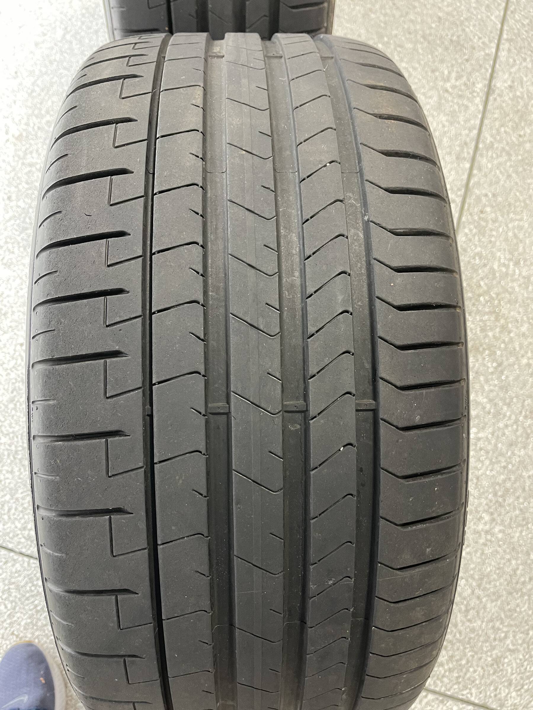 Porsche Taycan FOR SALE: 21" Wheel Set IMG_3288