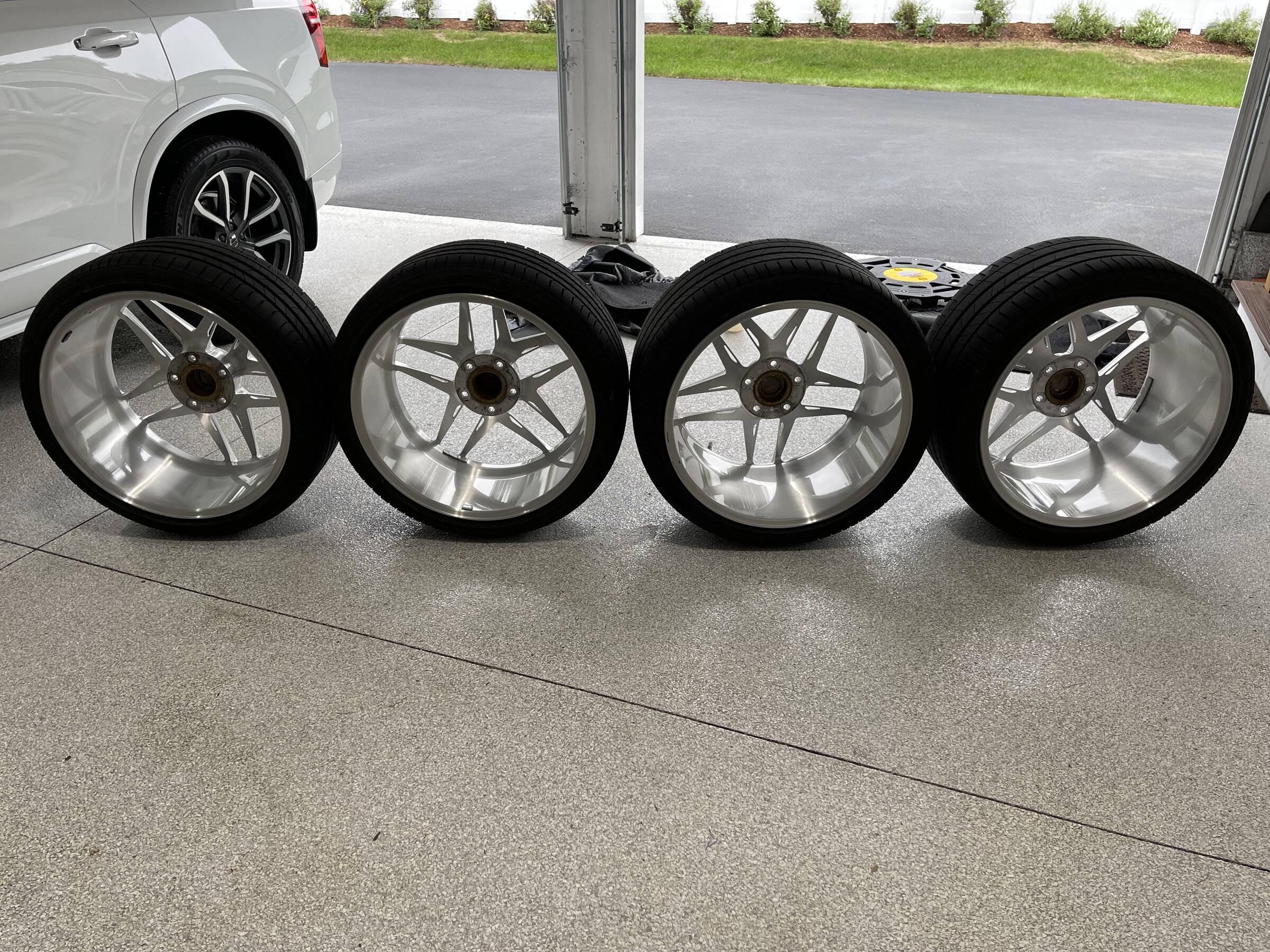 Porsche Taycan FOR SALE: 21" Wheel Set IMG_3292