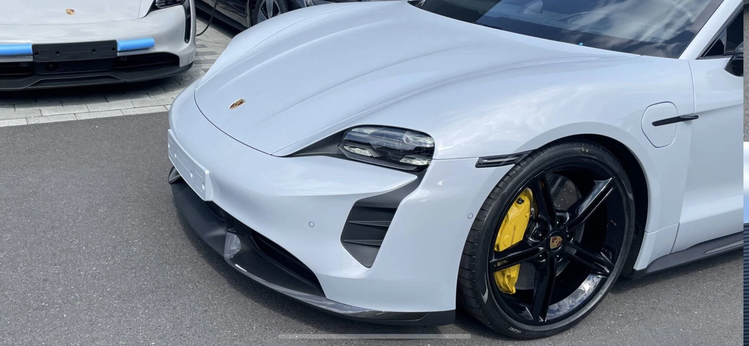 Porsche Taycan ICE GREY Taycan Club 6B394C29-9556-4318-A02B-10498399E6E8_1_102_o