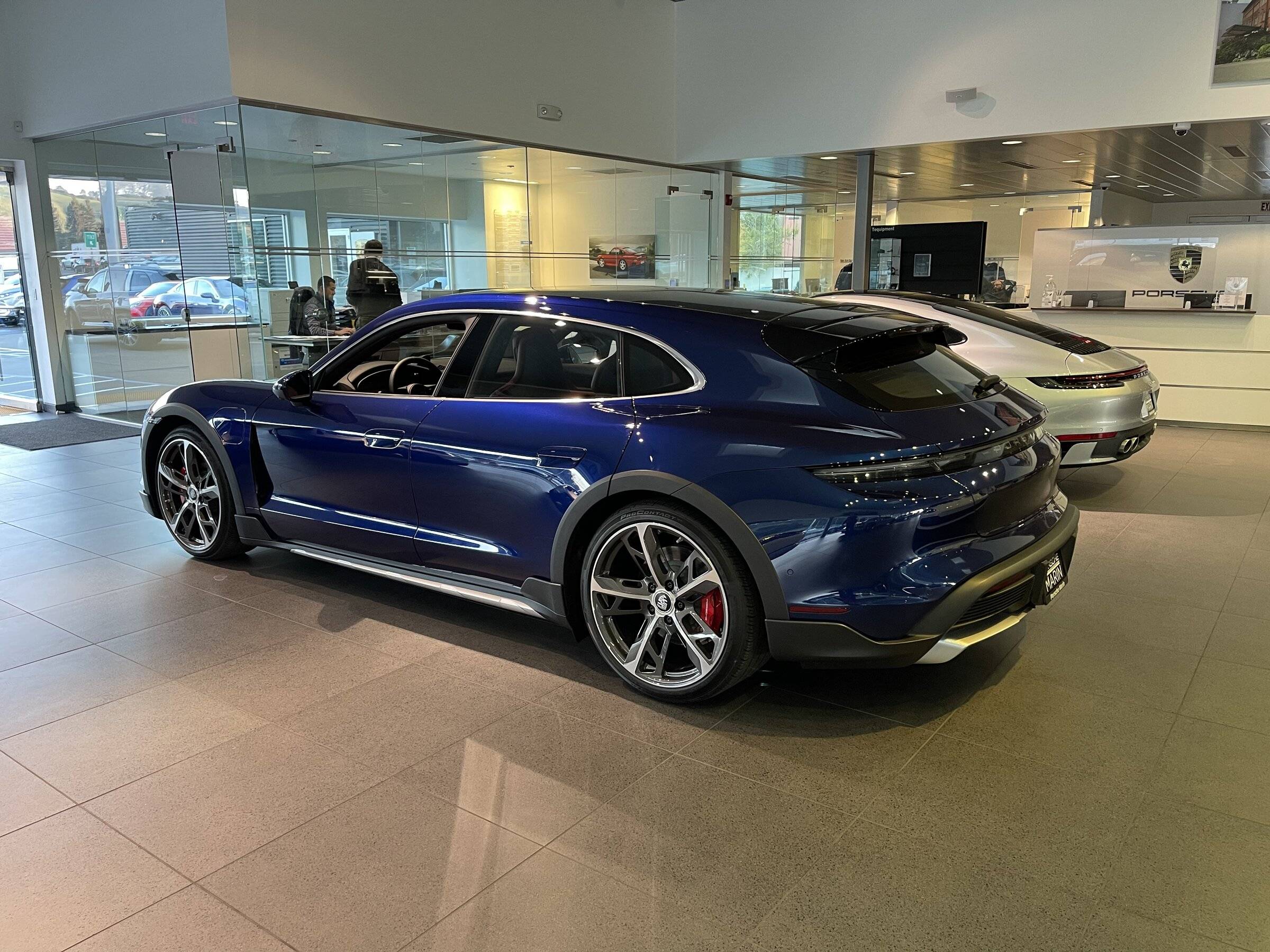 Porsche Taycan GENTIAN BLUE Taycan Club IMG_4015