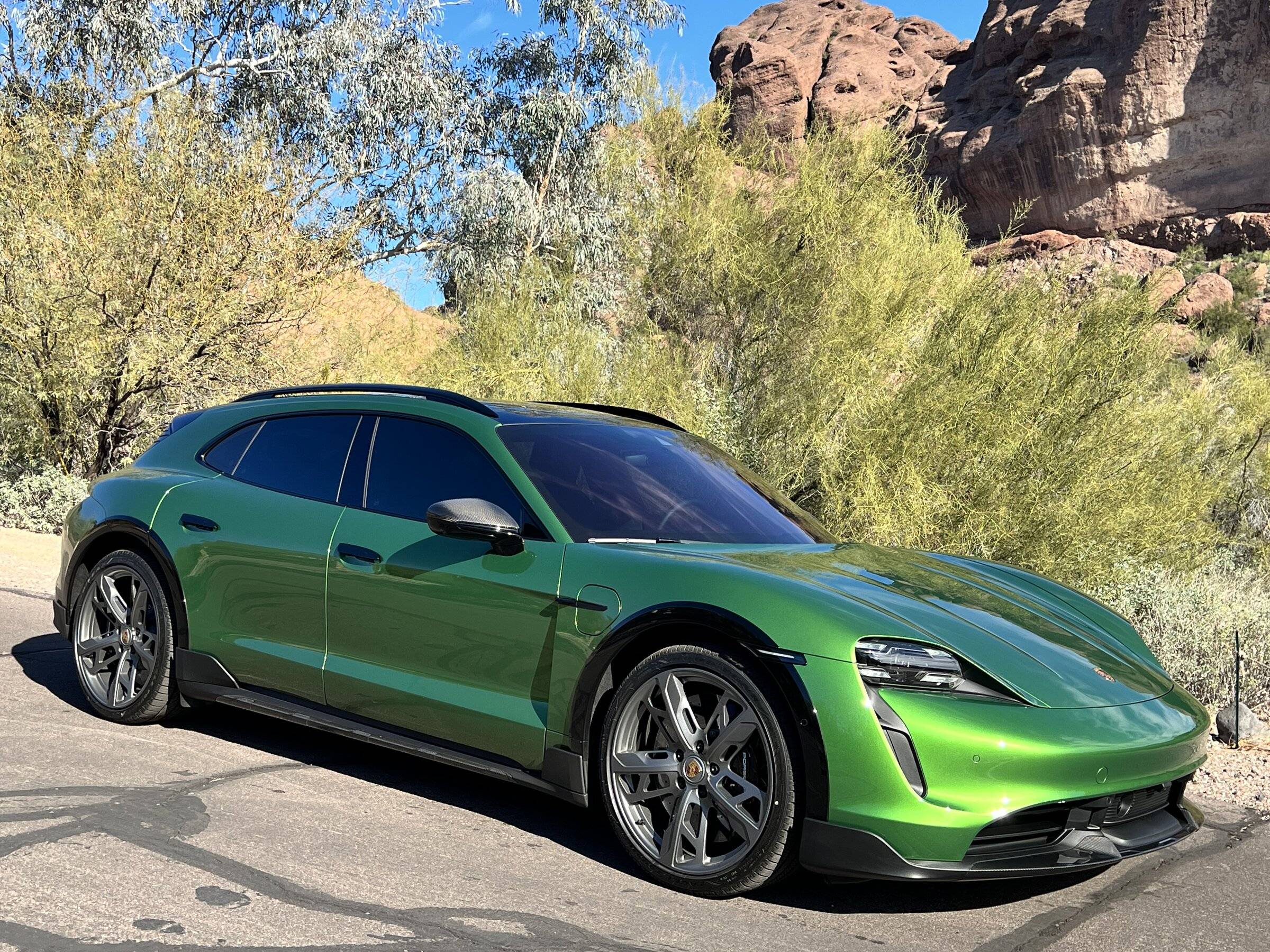 Porsche Taycan MAMBA GREEN Taycan Club 8A37A657-CBCC-4BF1-93B5-4A78819261DF