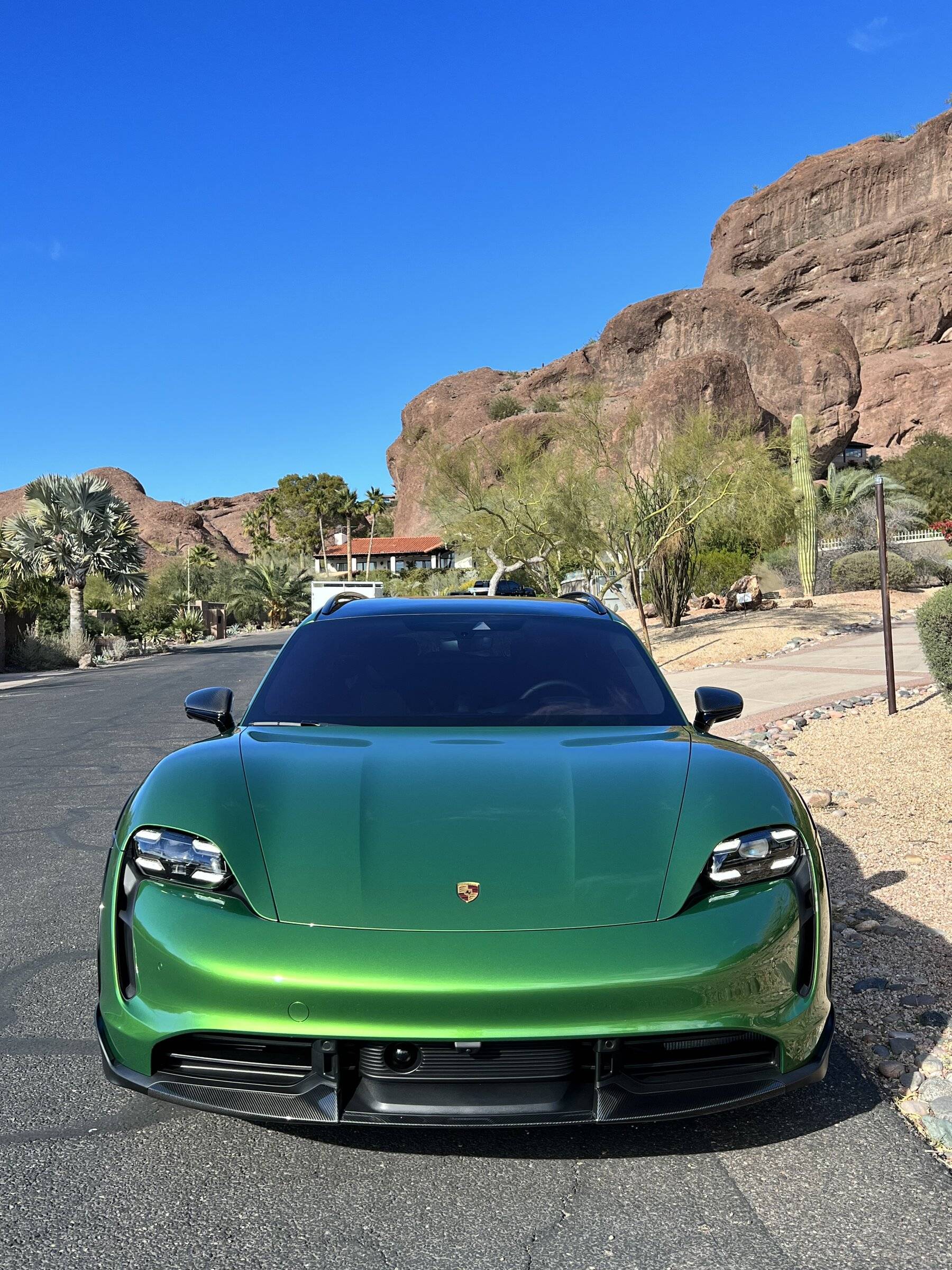 Porsche Taycan MAMBA GREEN Taycan Club CDA310AD-40ED-4B1A-BF41-C3294A16F309