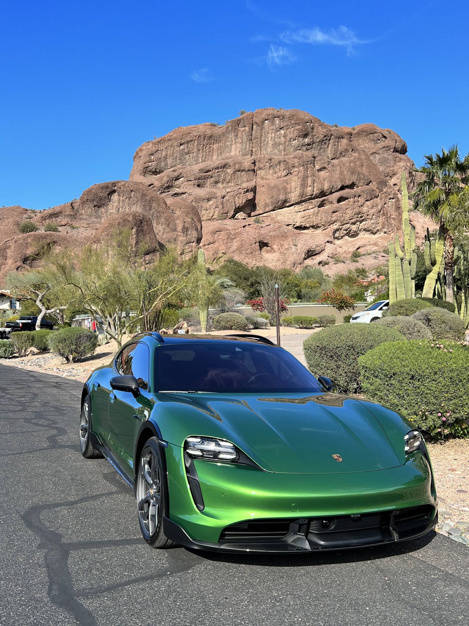 Porsche Taycan MAMBA GREEN Taycan Club B807FAEB-4203-48A0-BEBC-7F906A996590