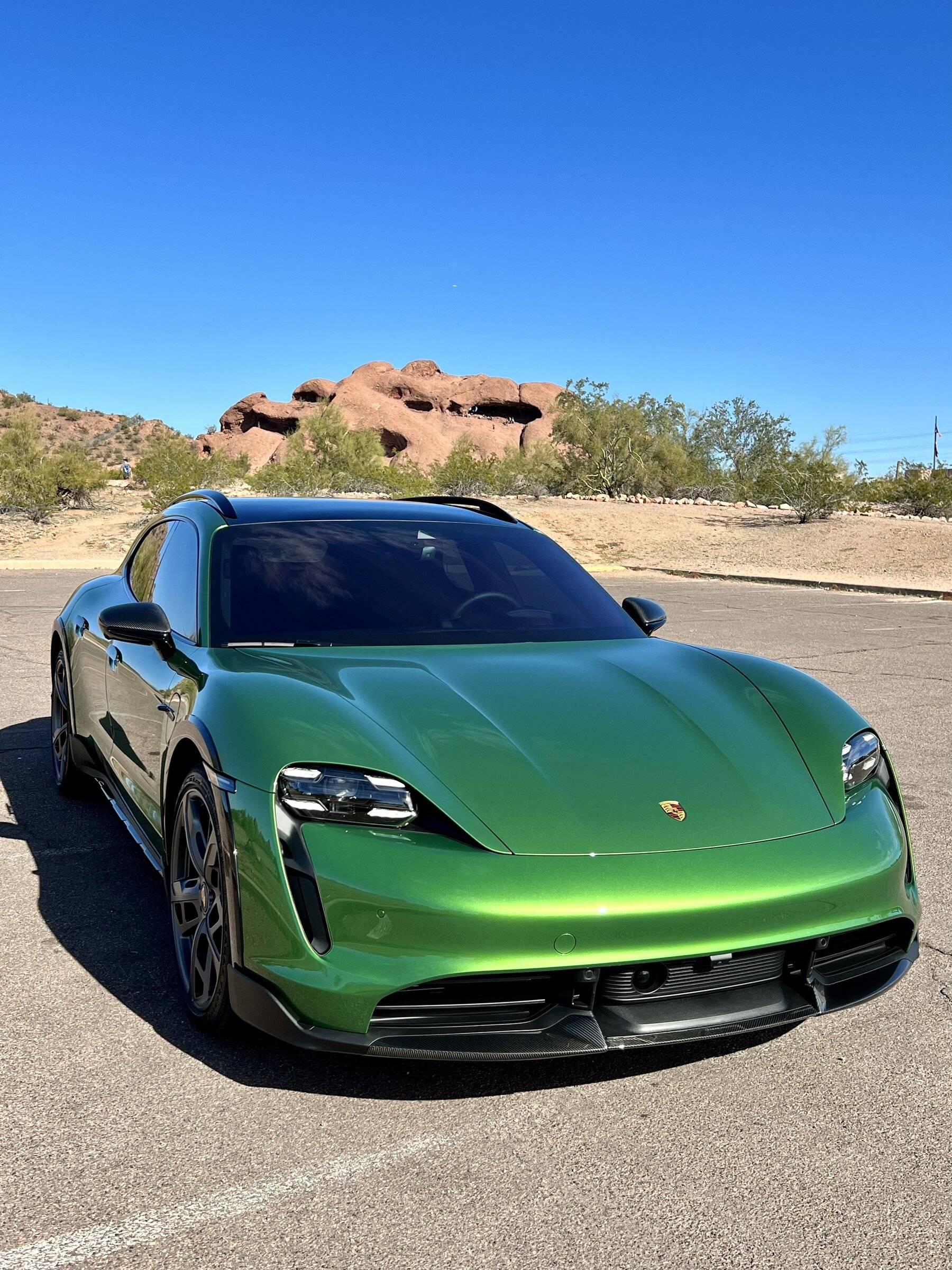 Porsche Taycan MAMBA GREEN Taycan Club 4FA84B63-69FF-47C5-9D74-2CBF8F910E00