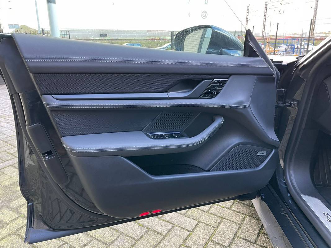 Porsche Taycan Let me see them- frivolous option(s) Whats-App-Image-2022-02-02-at-14-24-42