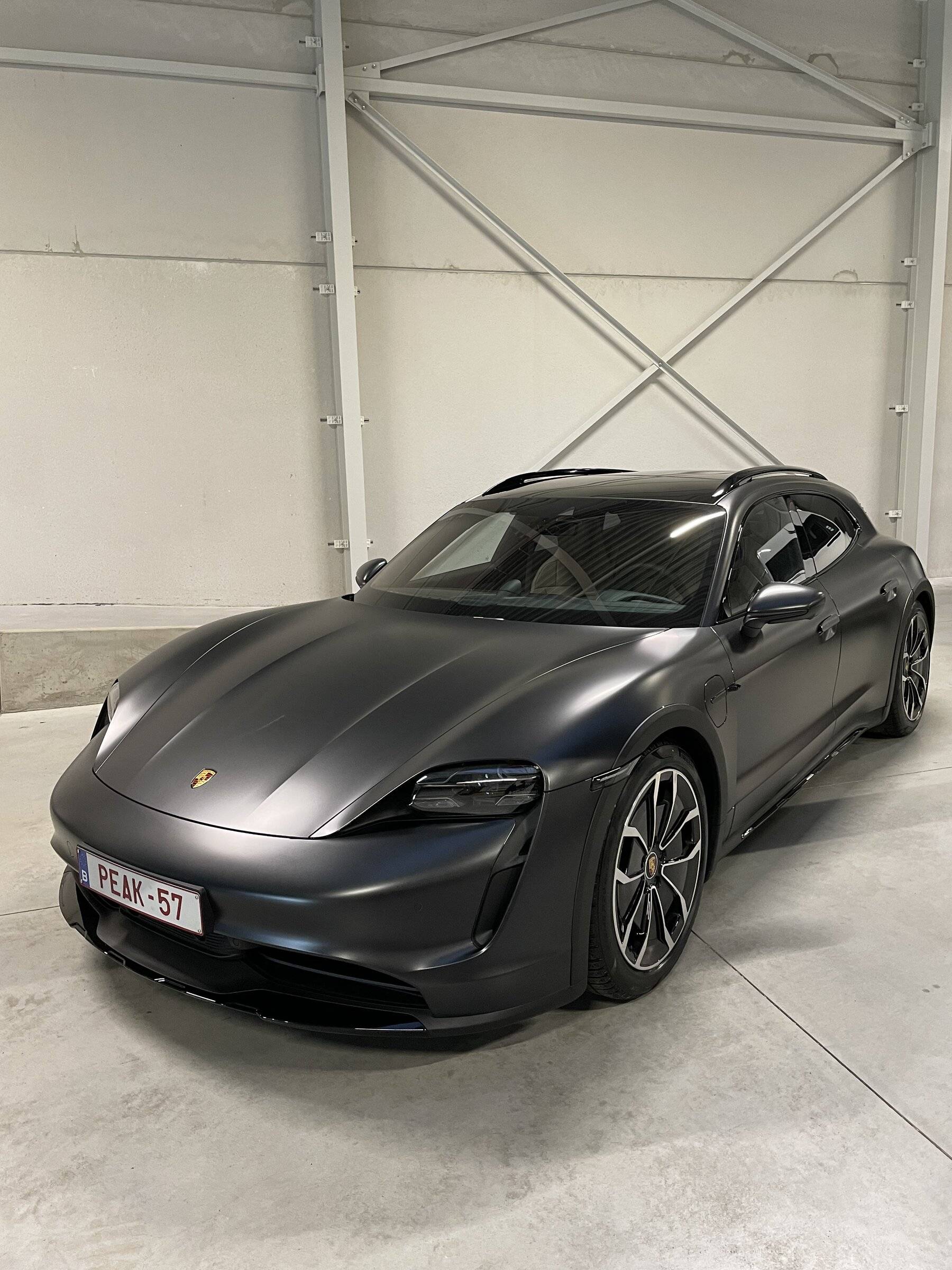 Porsche Taycan VOLCANO GREY Taycan Club FA4DF8A9-E876-415D-ABA2-32599C656200