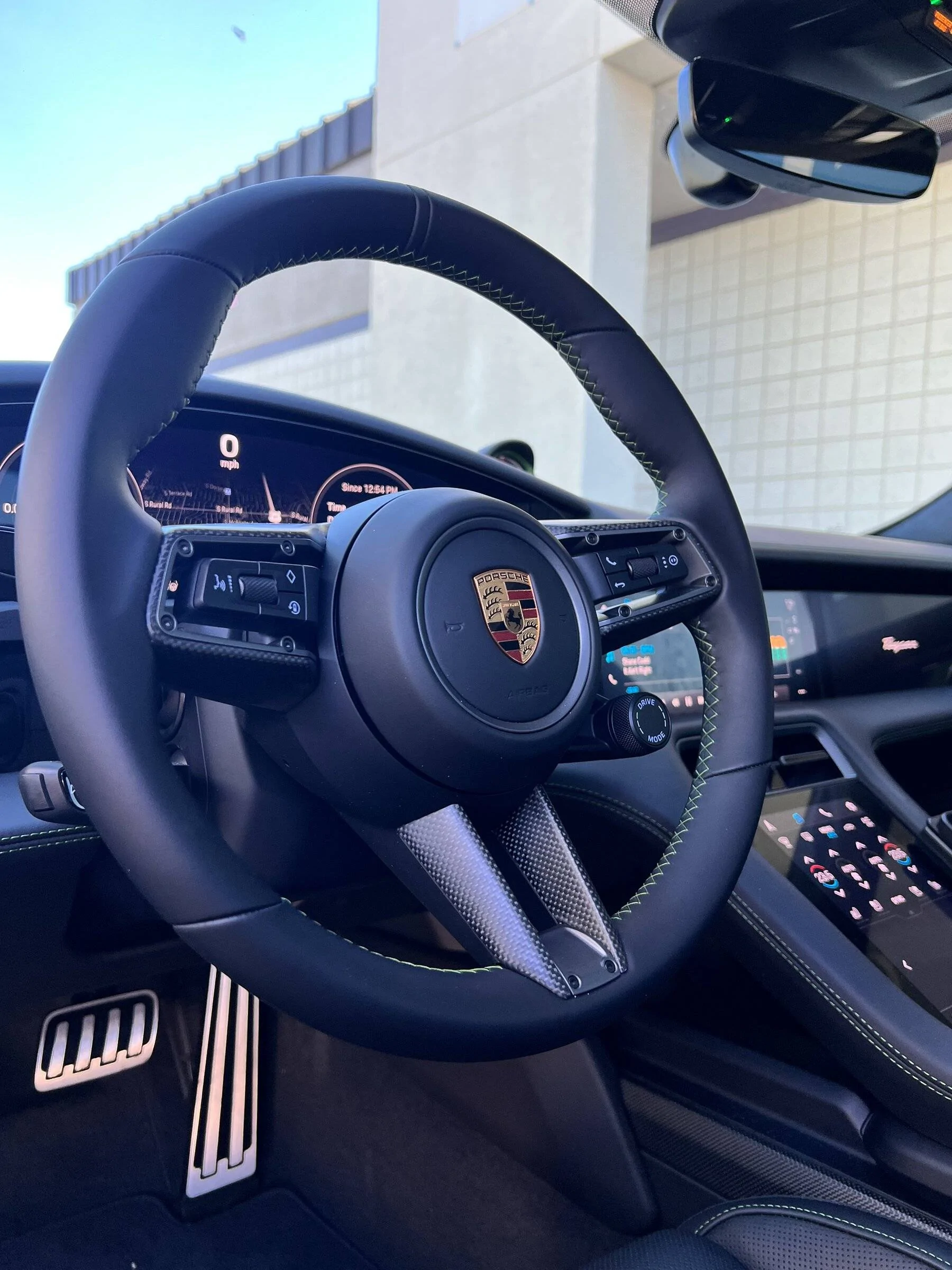 Porsche Taycan MAMBA GREEN Taycan Club 23534183-EB4B-4408-89F0-16C9810F3424