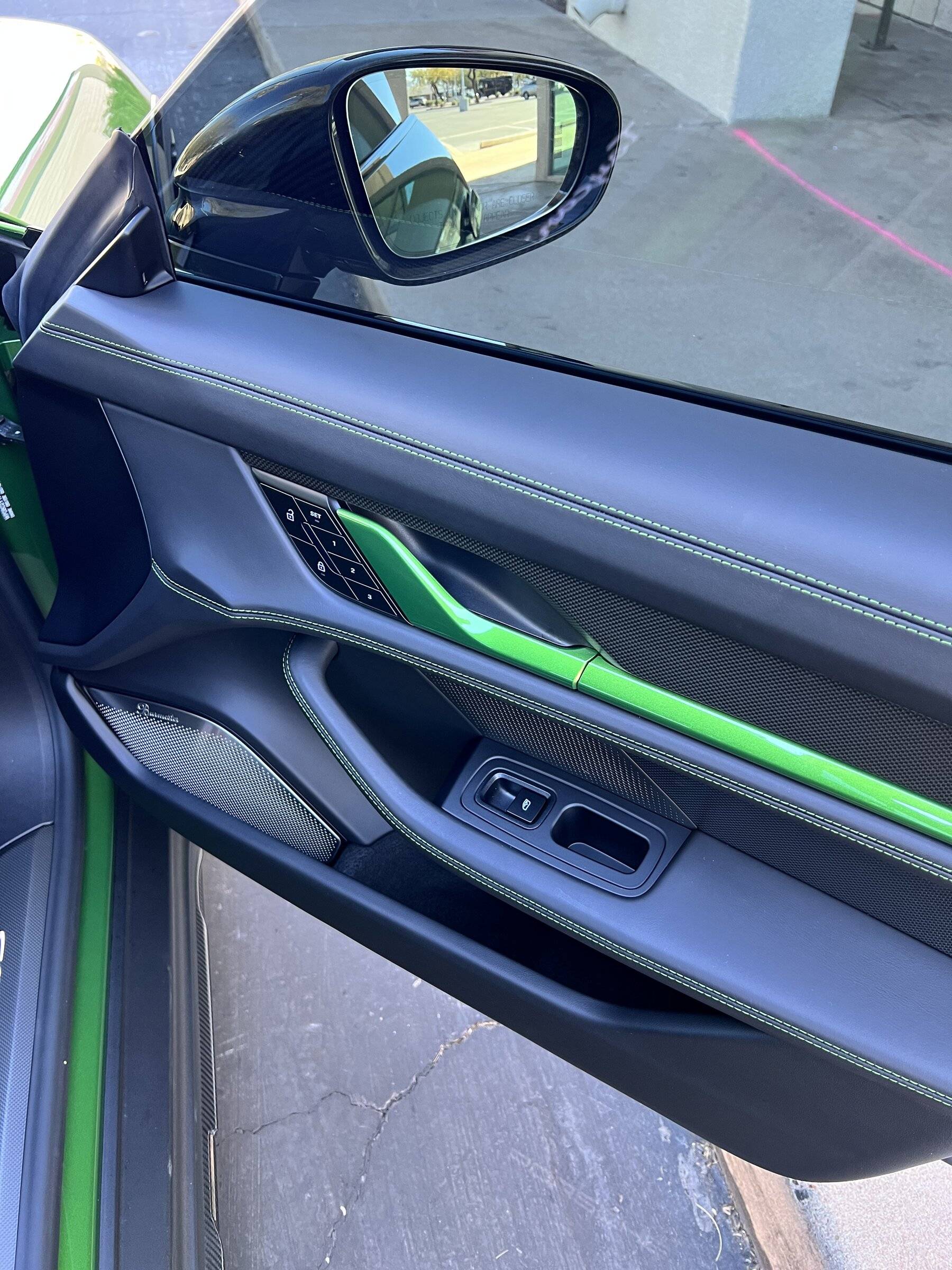 Porsche Taycan MAMBA GREEN Taycan Club E10590BE-81E5-464A-9507-83CAAC12B941