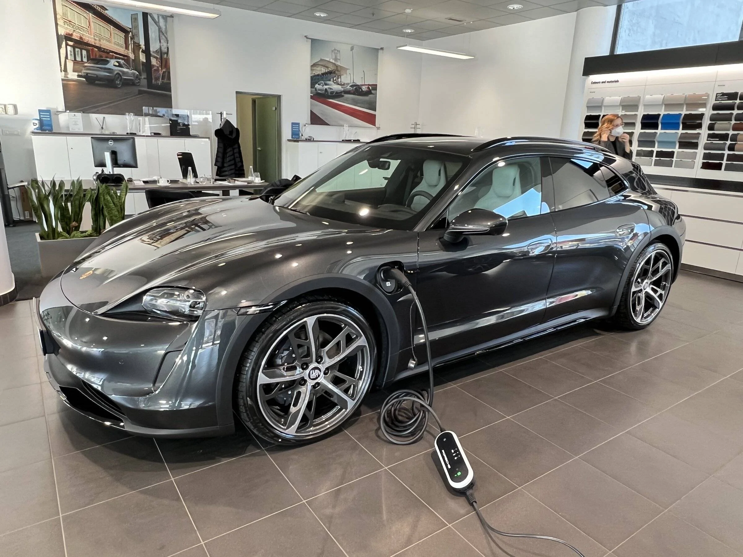 Porsche Taycan VOLCANO GREY Taycan Club DDCC9BAE-0720-440B-BB44-E1D58C917A90
