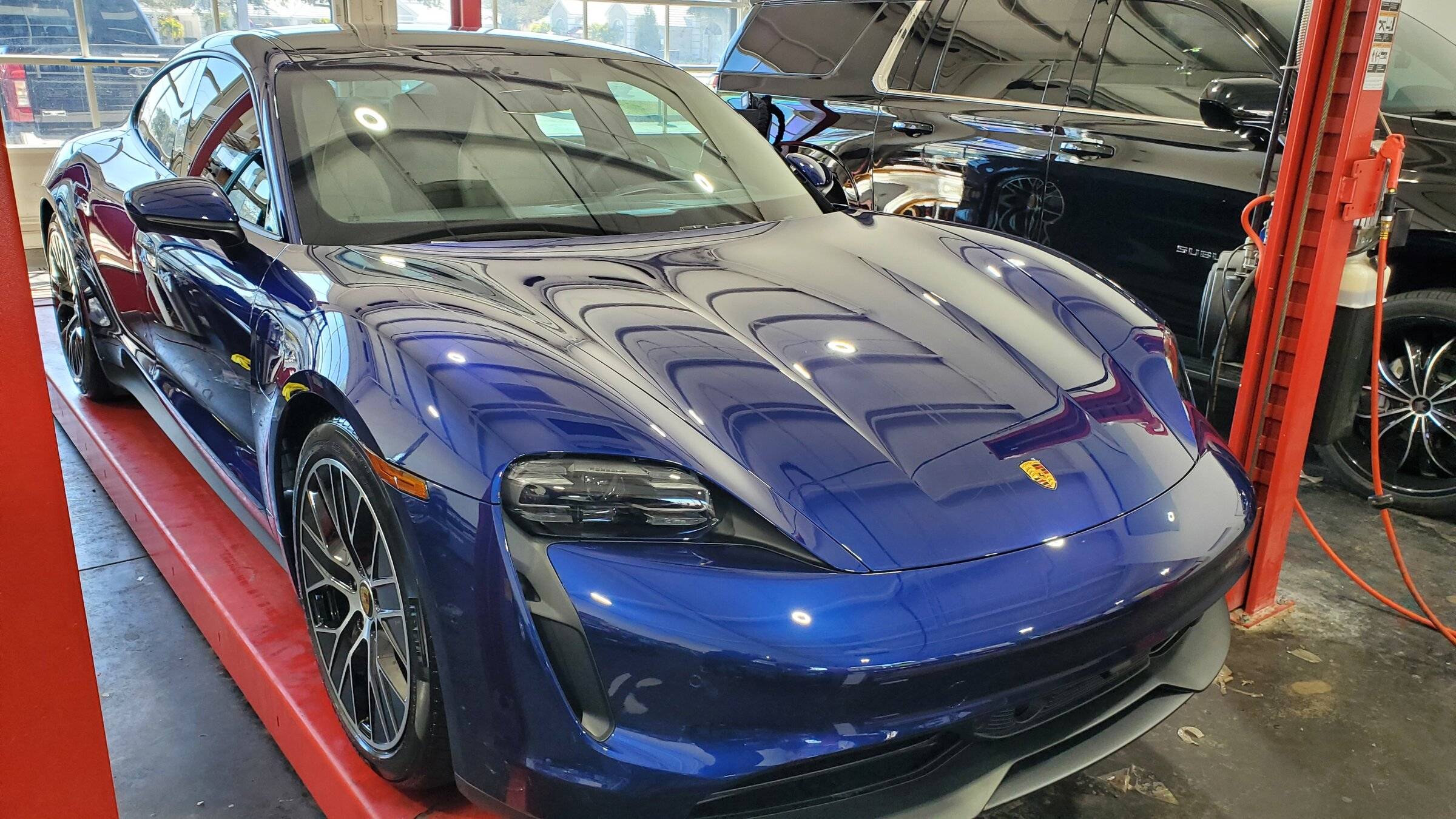 Porsche Taycan GENTIAN BLUE Taycan Club 20220209_142829