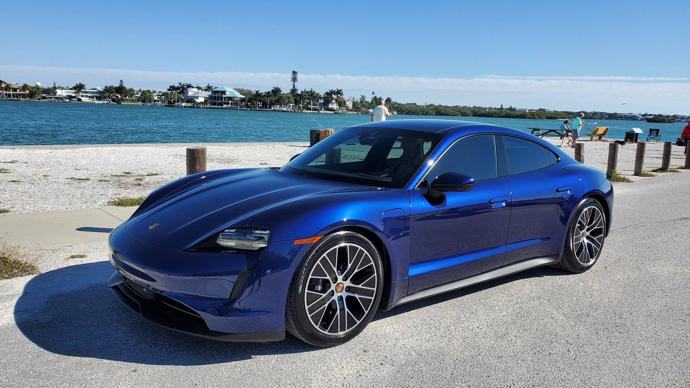 Porsche Taycan GENTIAN BLUE Taycan Club 20220209_145903