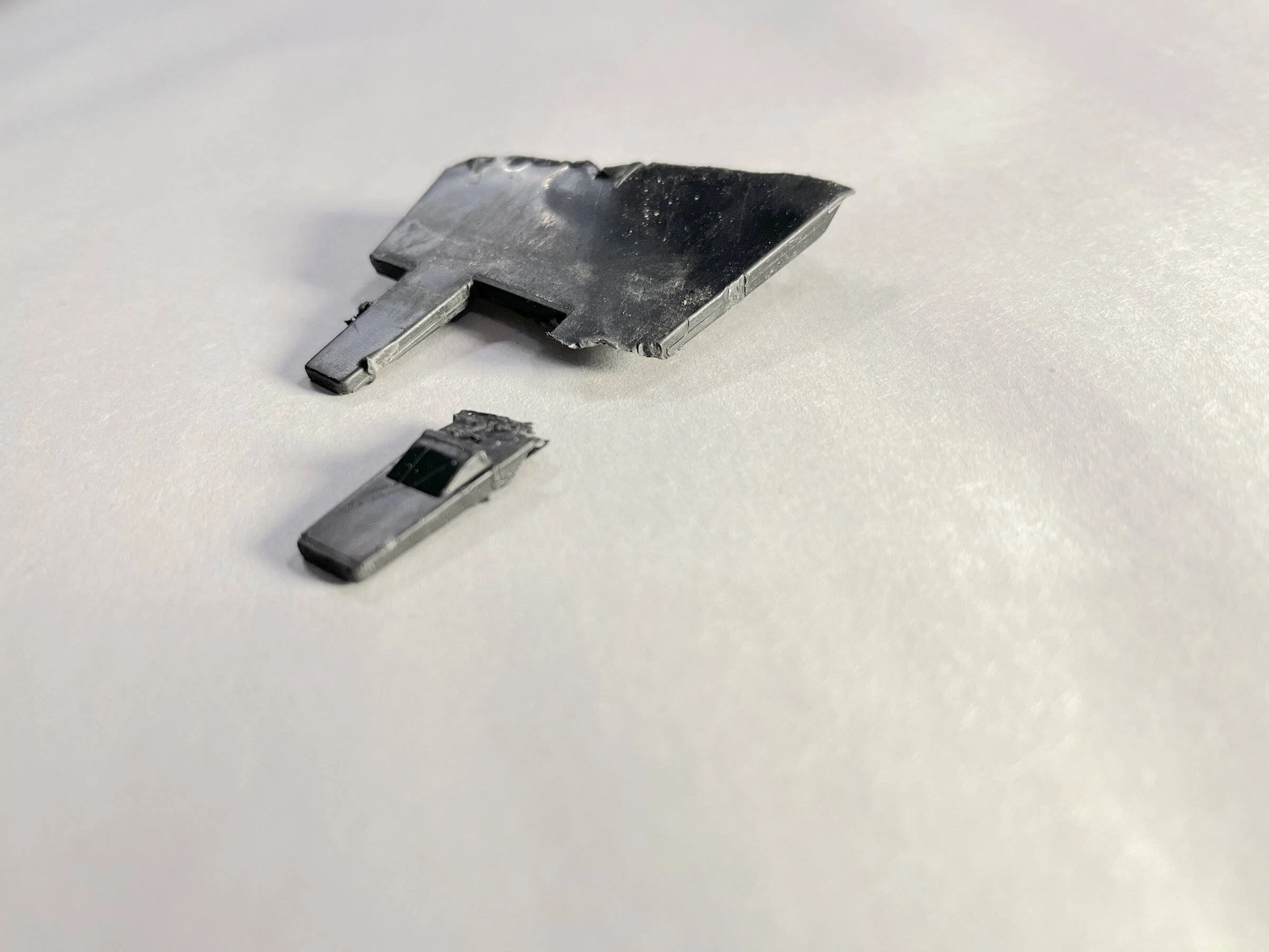 Porsche Taycan Anyone tried to remove front bumper center cover? Taycan_9J1-807-823-M_ta