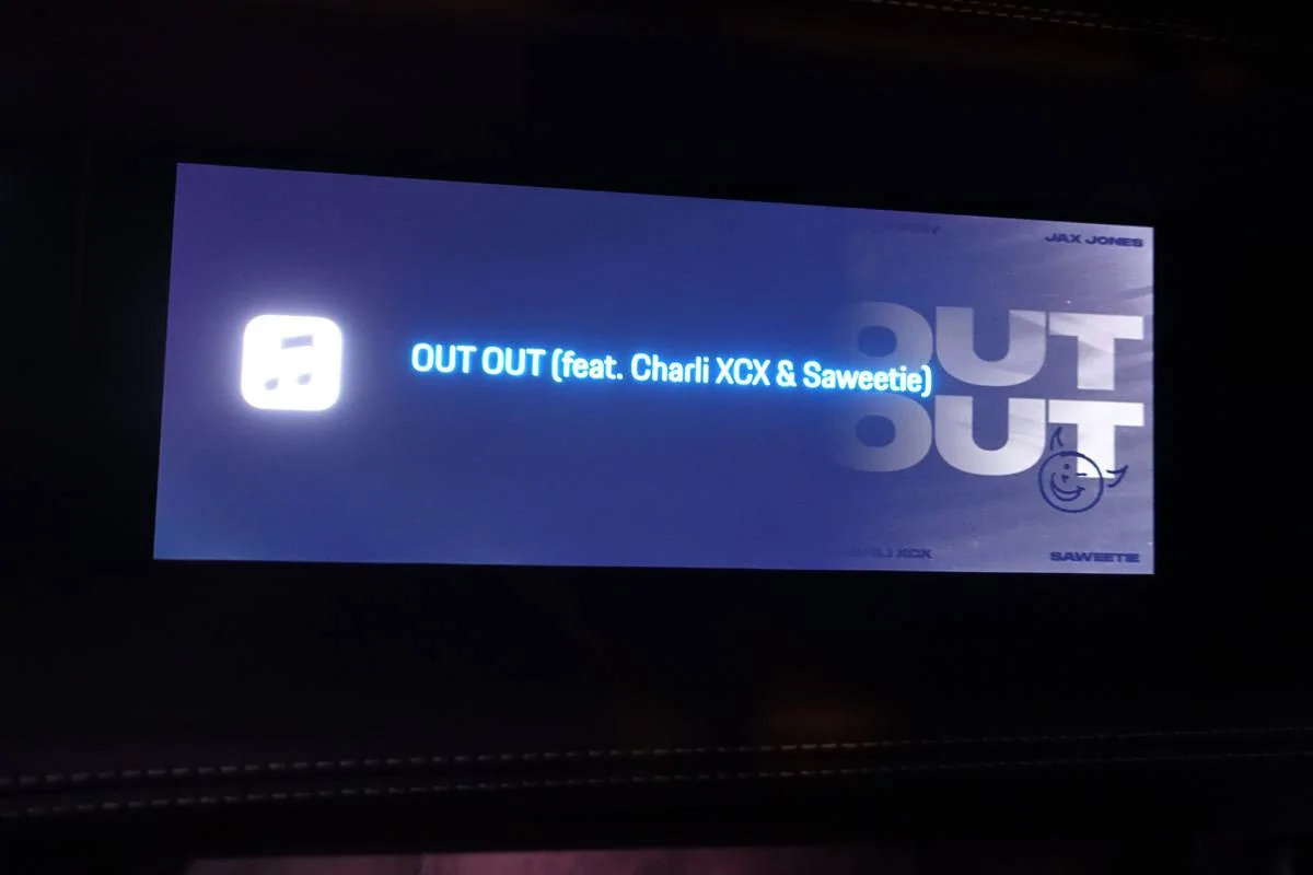 Porsche Taycan HUD + Passenger Display bfd3