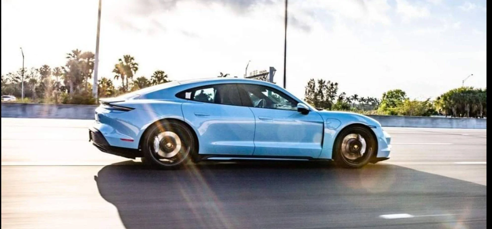 Porsche Taycan FROZEN BLUE Taycan Club 4A5A10FE-7560-4CFD-B5A7-5CFC193455B2