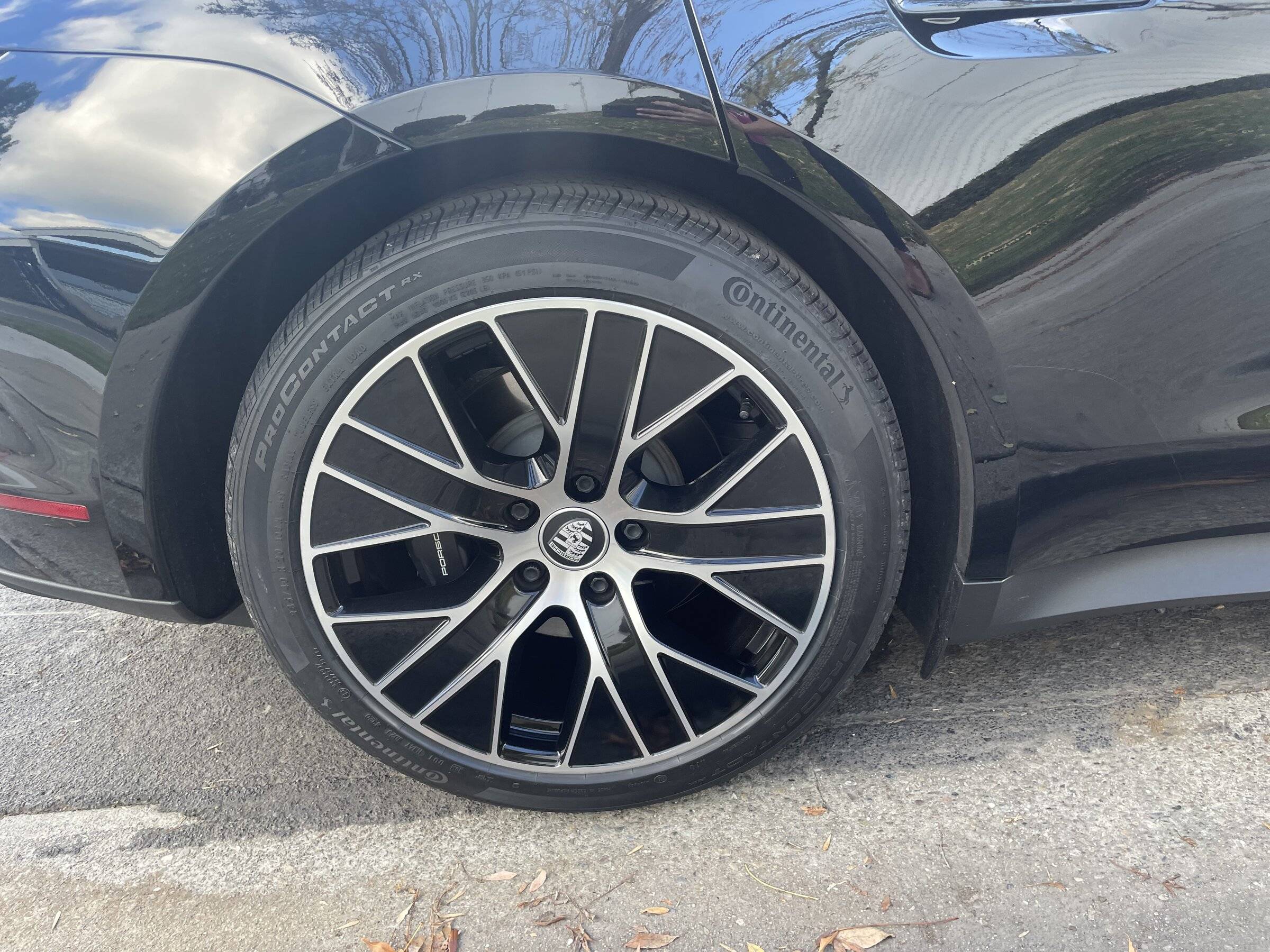 Porsche Taycan [SOLD] 20-inch Taycan aero rims with black center caps IMG-9488