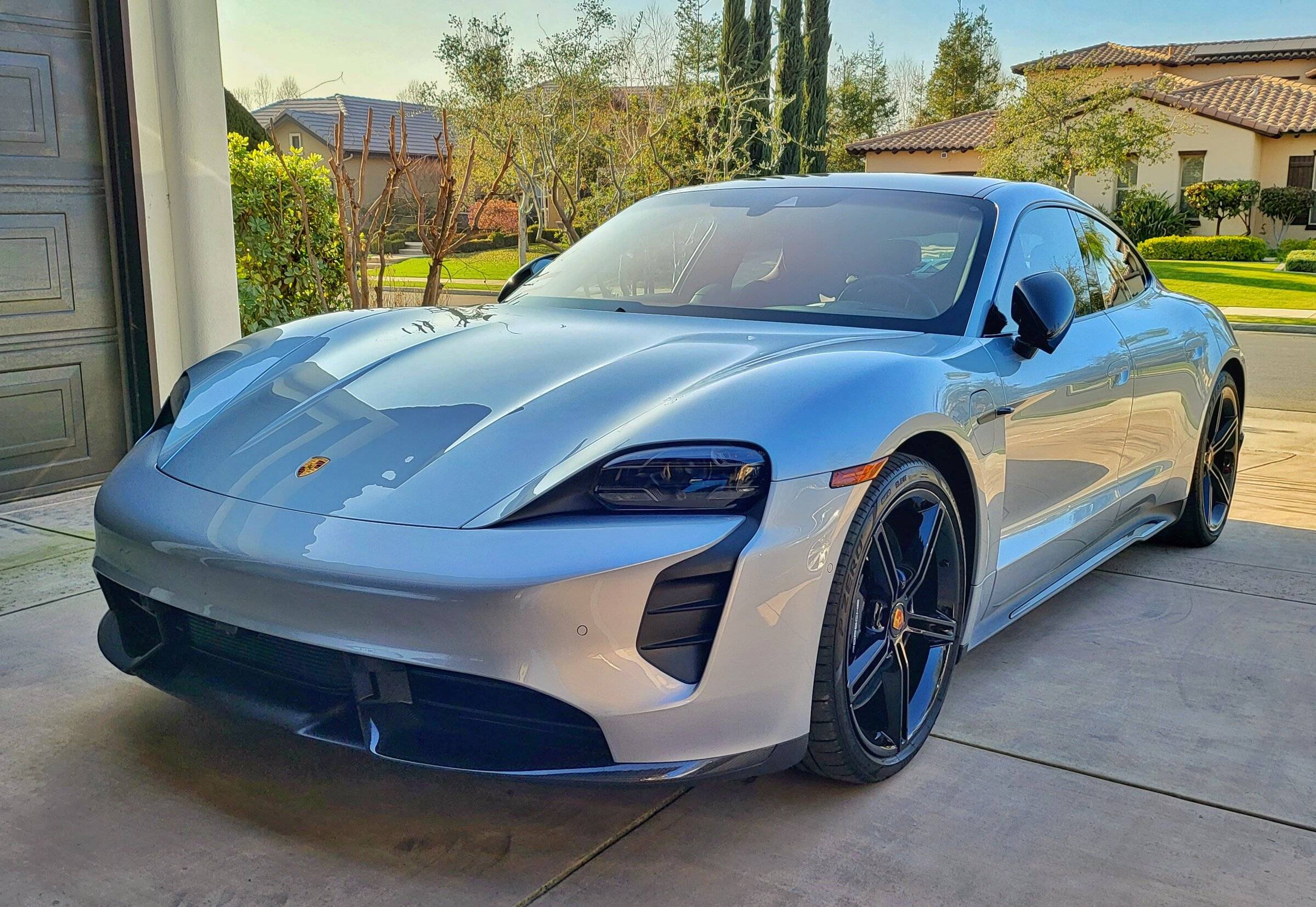 Porsche Taycan DOLOMITE SILVER Taycan Club 20220211_151914-01
