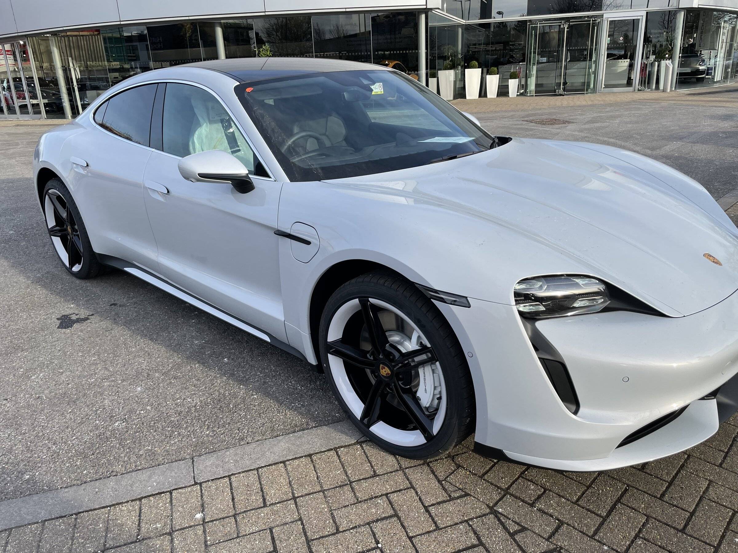 Porsche Taycan Ice grey or black mission E wheels 0C58D582-6570-4FF2-A926-8B481710FD8C