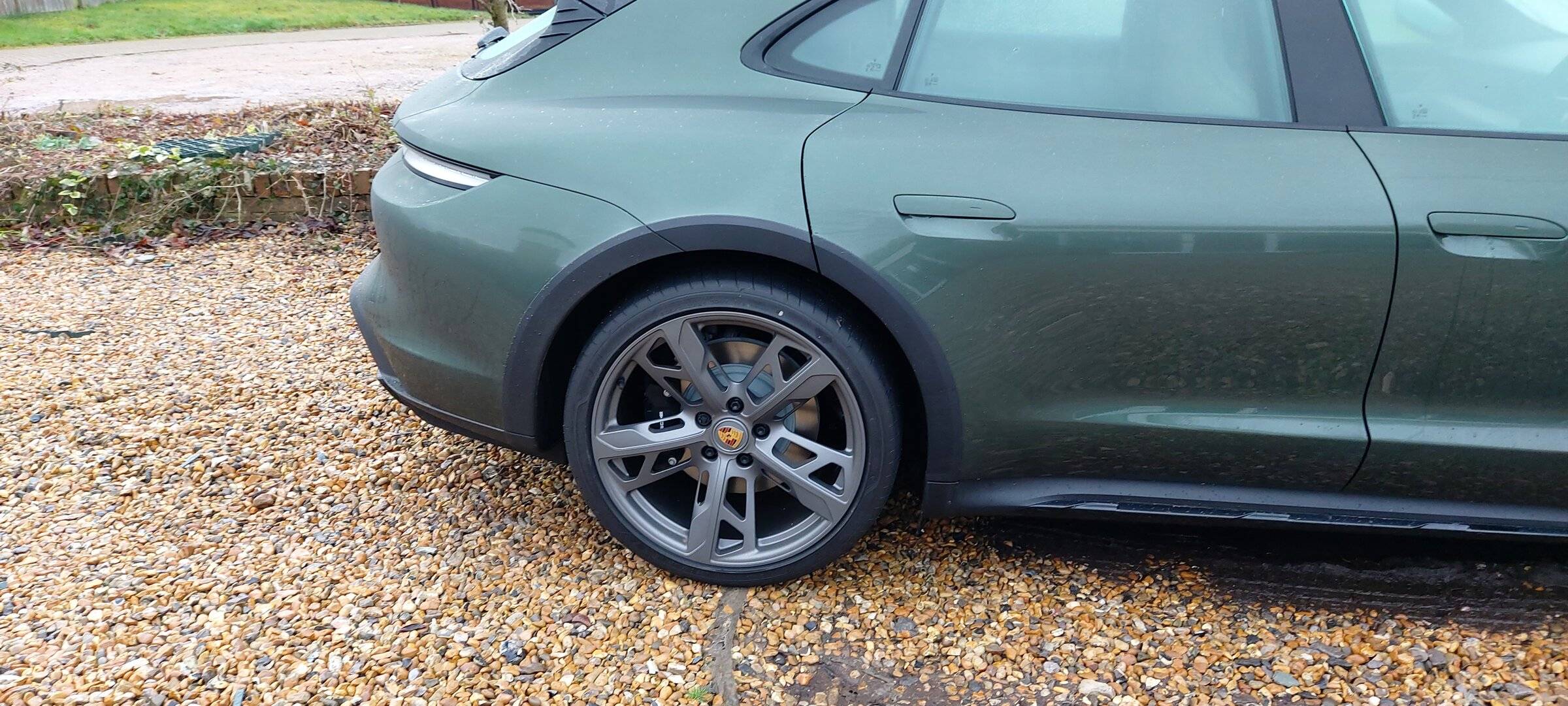 Porsche Taycan Roast my Taycan 4 CT Oak Green metallic build . 20220215_084722