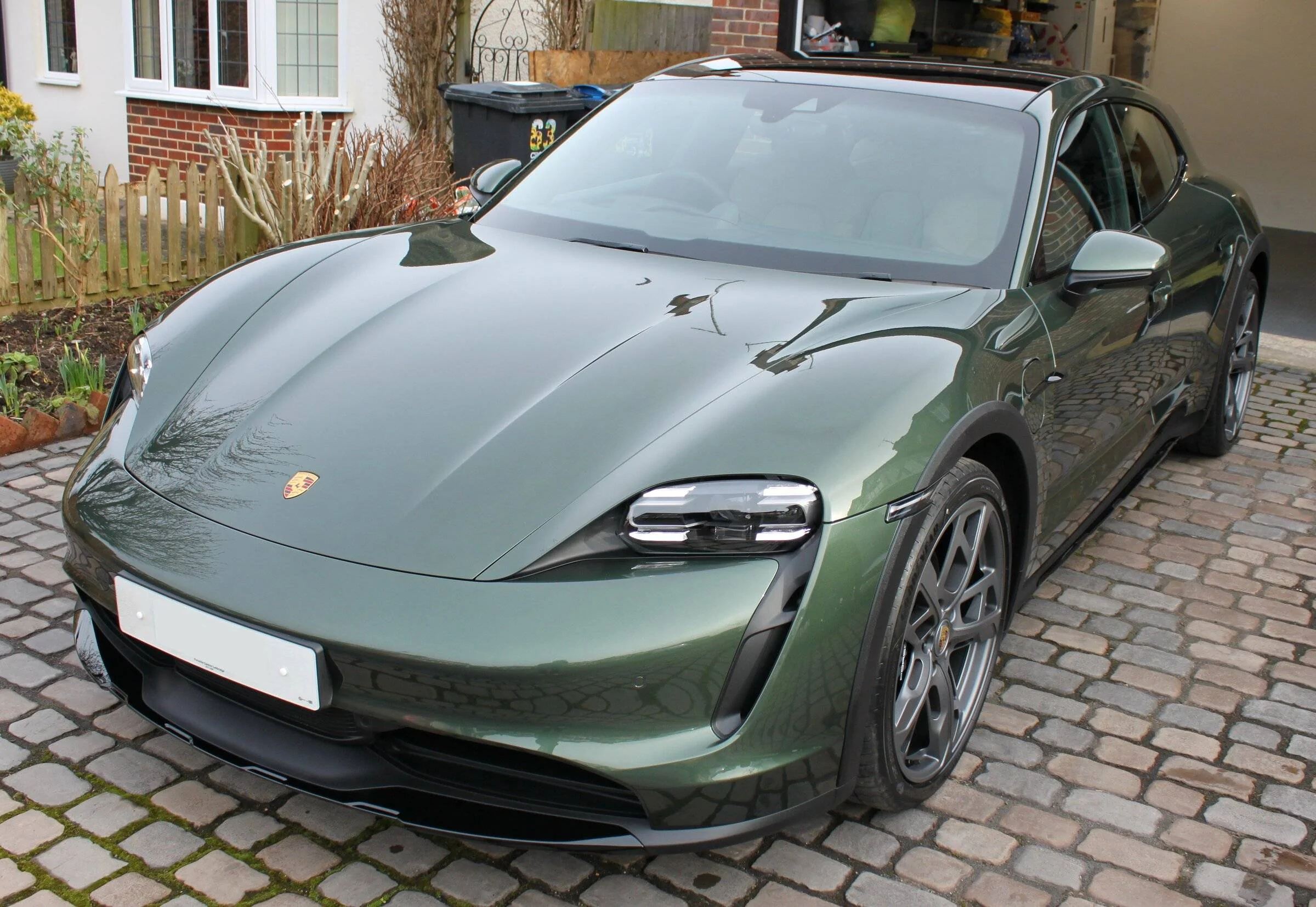 Porsche Taycan Roast my Taycan 4 CT Oak Green metallic build . IMG_5716
