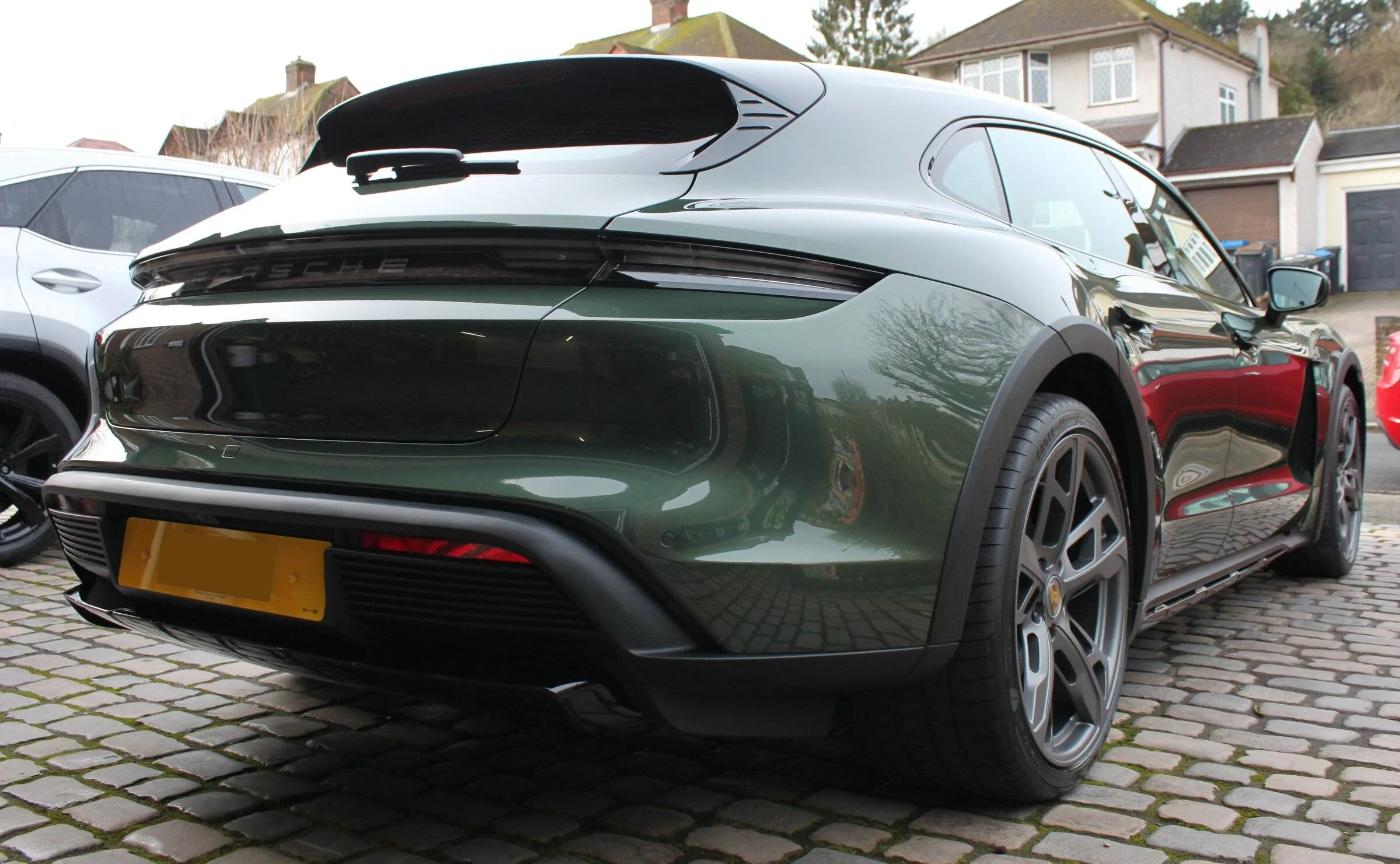 Porsche Taycan Roast my Taycan 4 CT Oak Green metallic build . IMG_5714