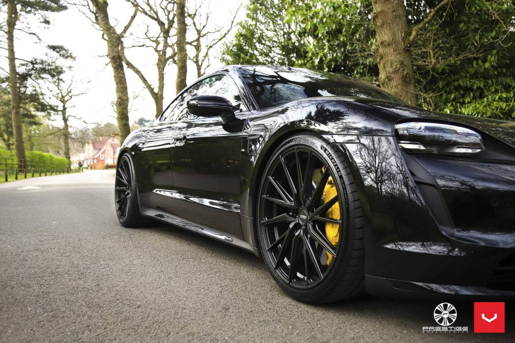 Porsche Taycan Porsche Taycan Aftermarket Wheel Porsche-Taycan-Hybrid-Forged-Series-HF-4T-©-Vossen-Wheels-2021-504-1047x698