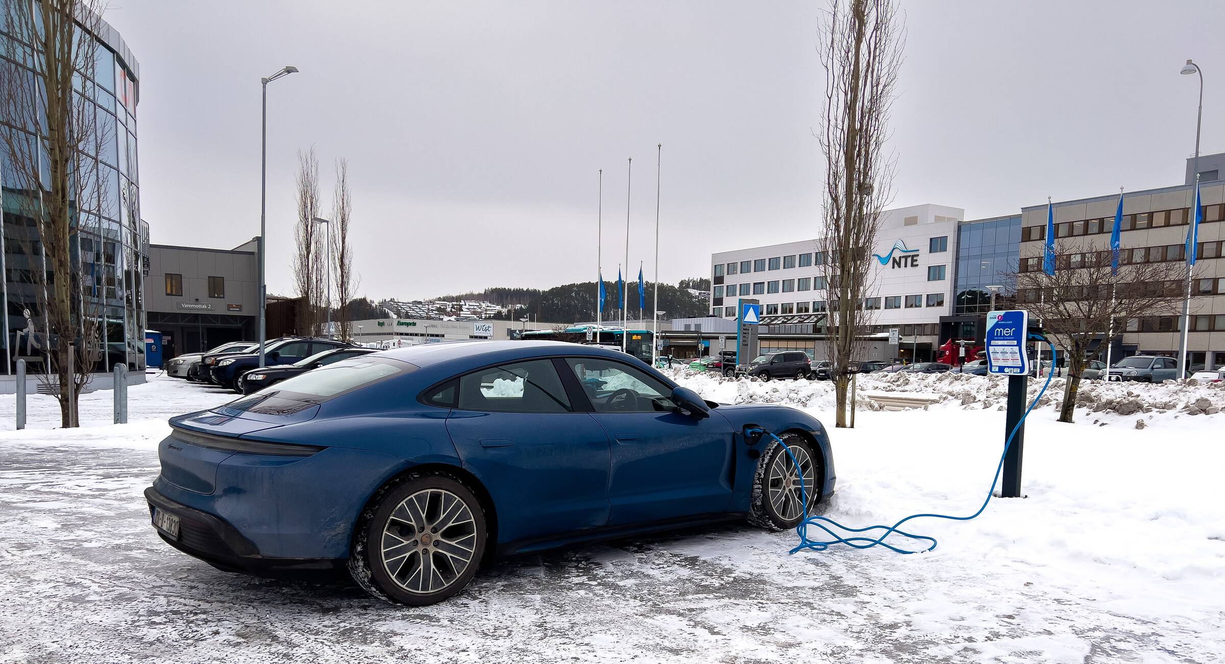 Porsche Taycan Taycan To The Arctic Circle Road Trip 2022 51885740903_6e7cab892c_4k