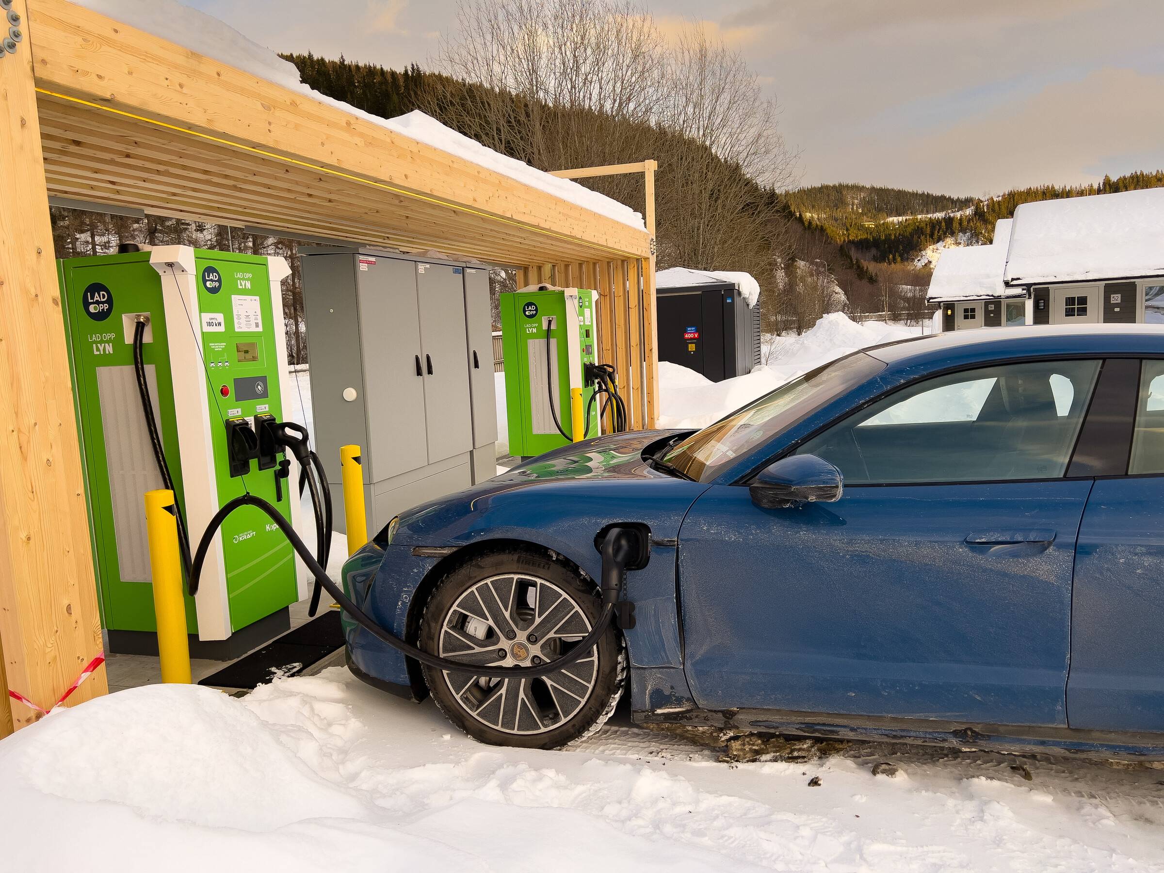 Porsche Taycan Taycan To The Arctic Circle Road Trip 2022 51885983644_8d637f2fd0_4k
