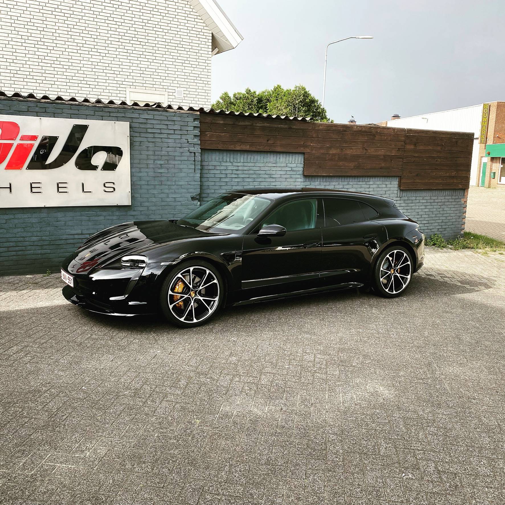 Porsche Taycan Help with finding ‘base’ black photos 7AB84548-292A-45E1-AB4B-C1A4B3943AC4