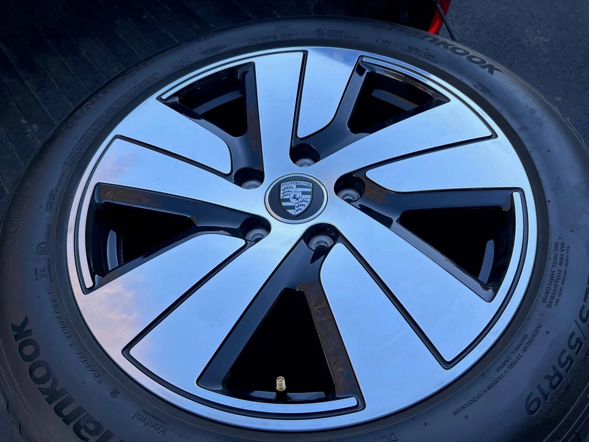 Porsche Taycan 19" Factory Wheels & Tires wheels1