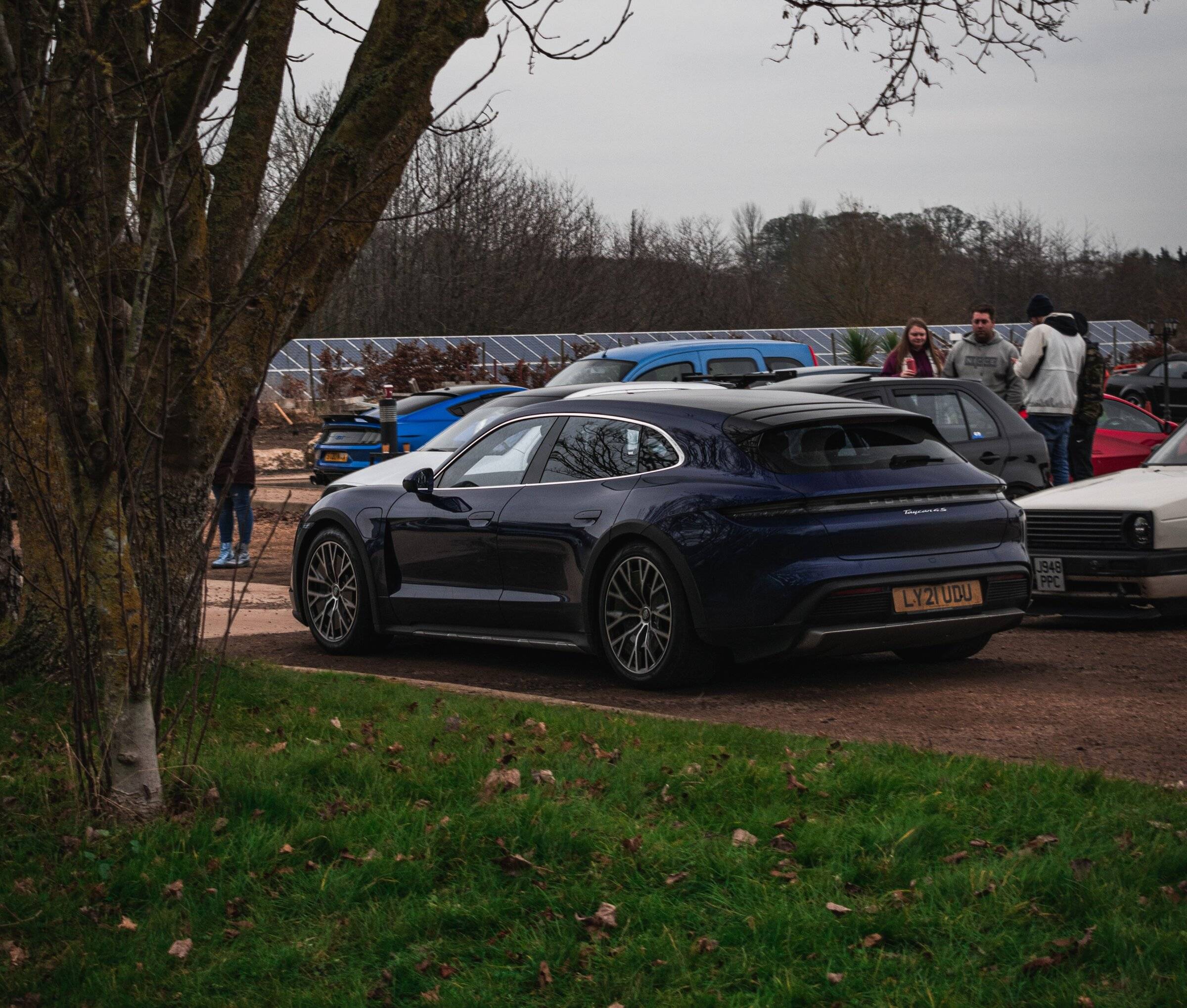 Porsche Taycan GENTIAN BLUE Taycan Club image00001 (2)