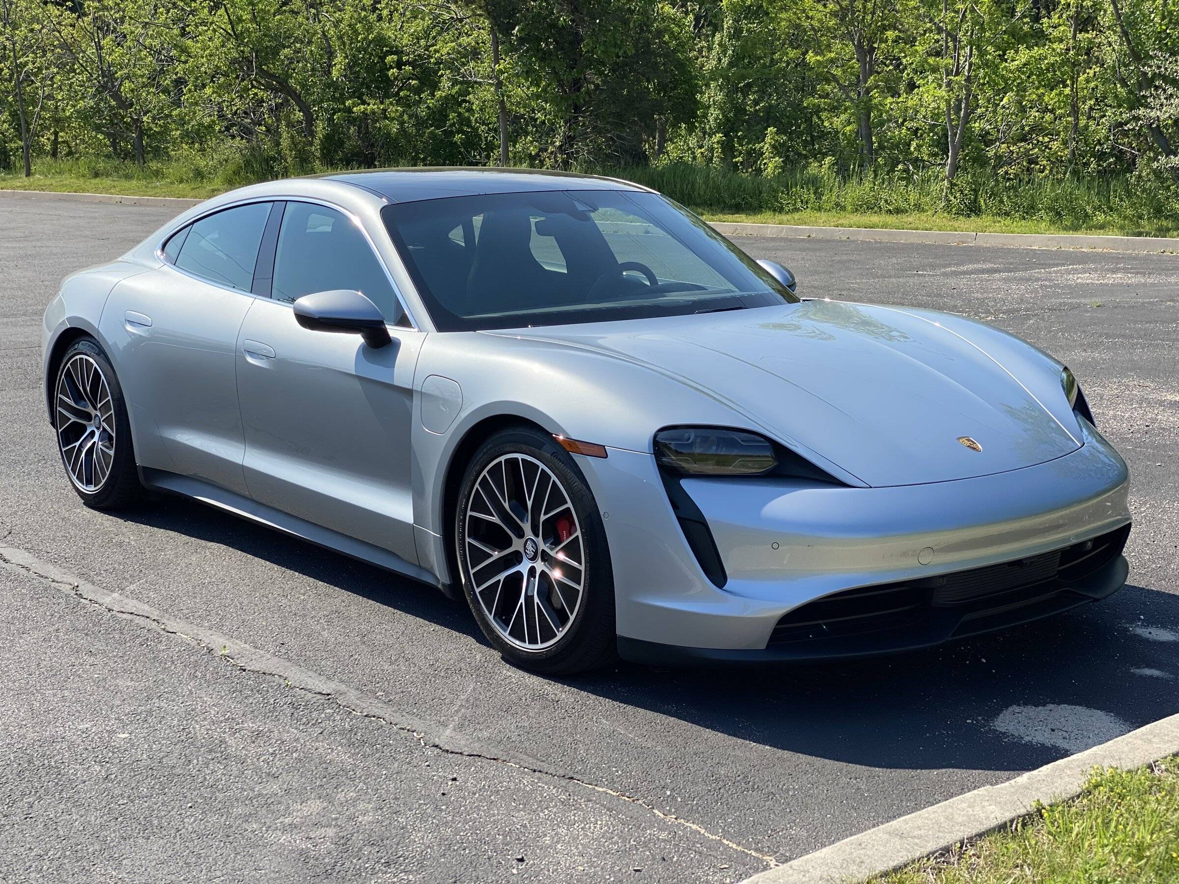 Porsche Taycan Window trim - black or silver? 1645378310397