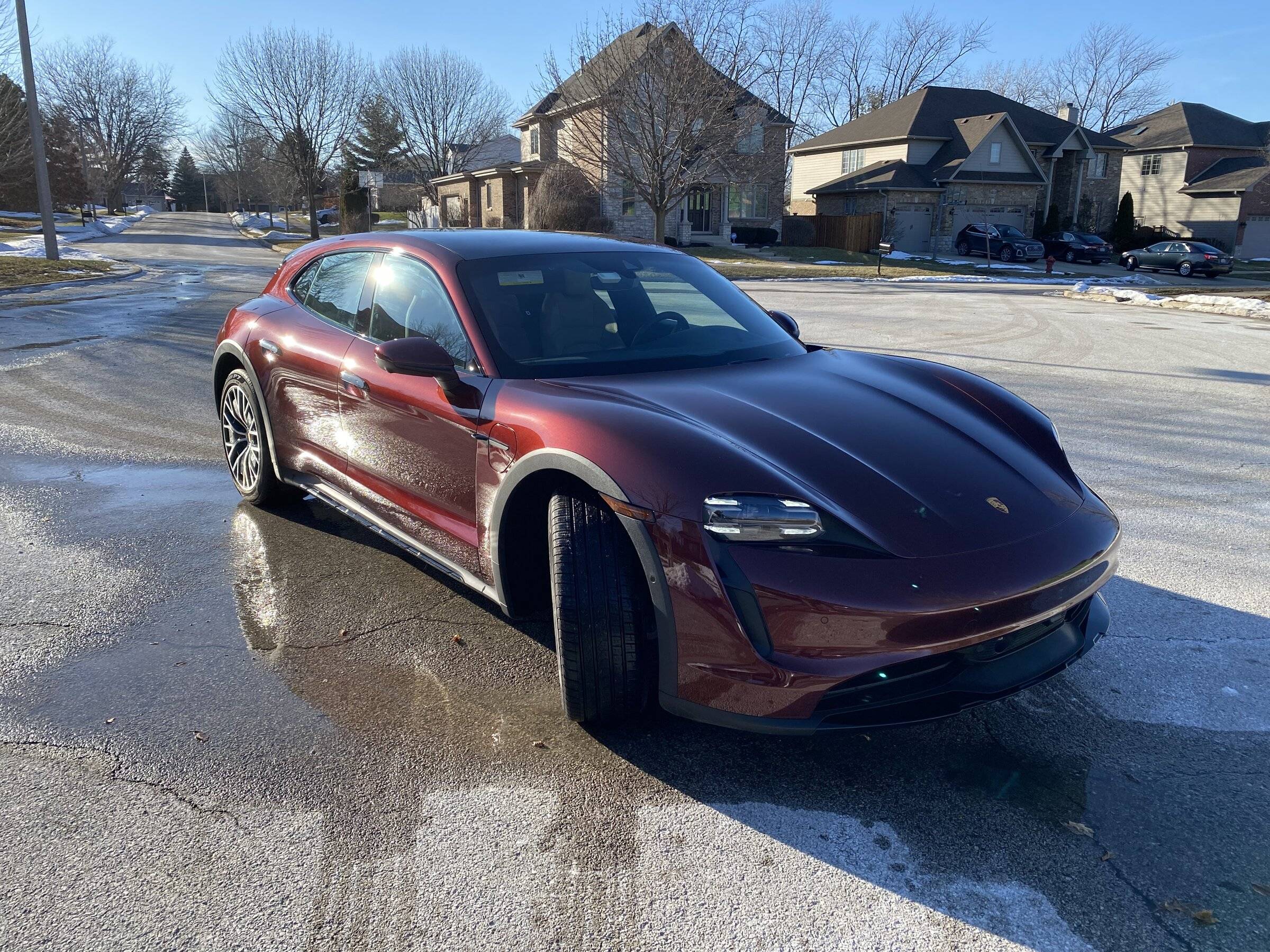 Porsche Taycan CHERRY METALLIC Taycan Club A2205F57-F075-41AE-B989-7D8C25CC7B62