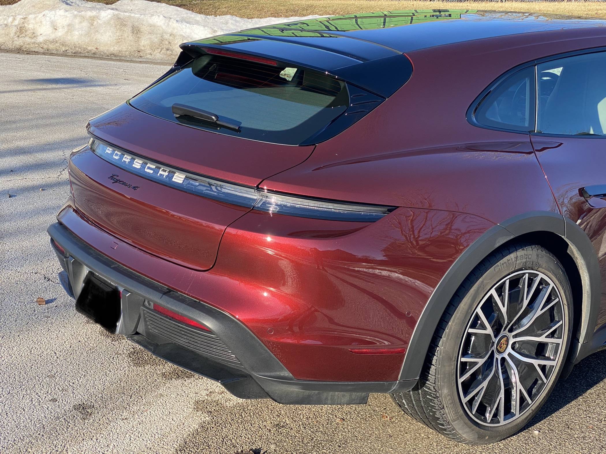 Porsche Taycan CHERRY METALLIC Taycan Club BBD2B1CD-BE41-403D-A3D8-0AD734966C4A