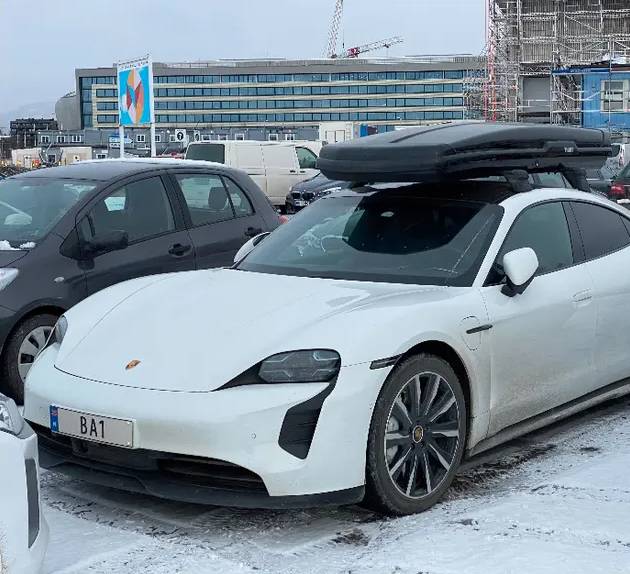 Porsche Taycan Celebs with the Taycan BA1_1