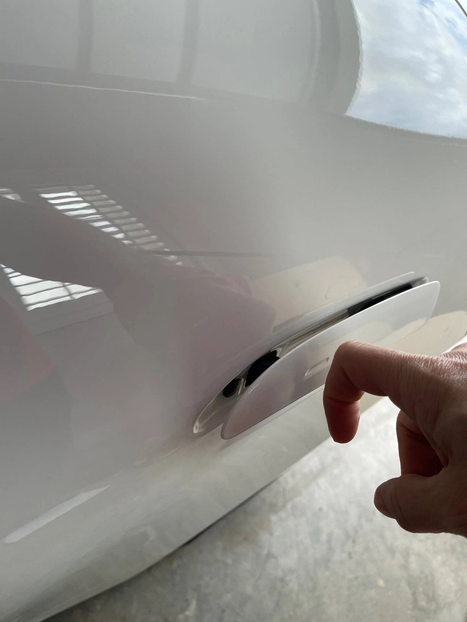 Porsche Taycan *SOLVED* - locking your doors WIHTOUT keyfob - using your hand... finger-1-jpg