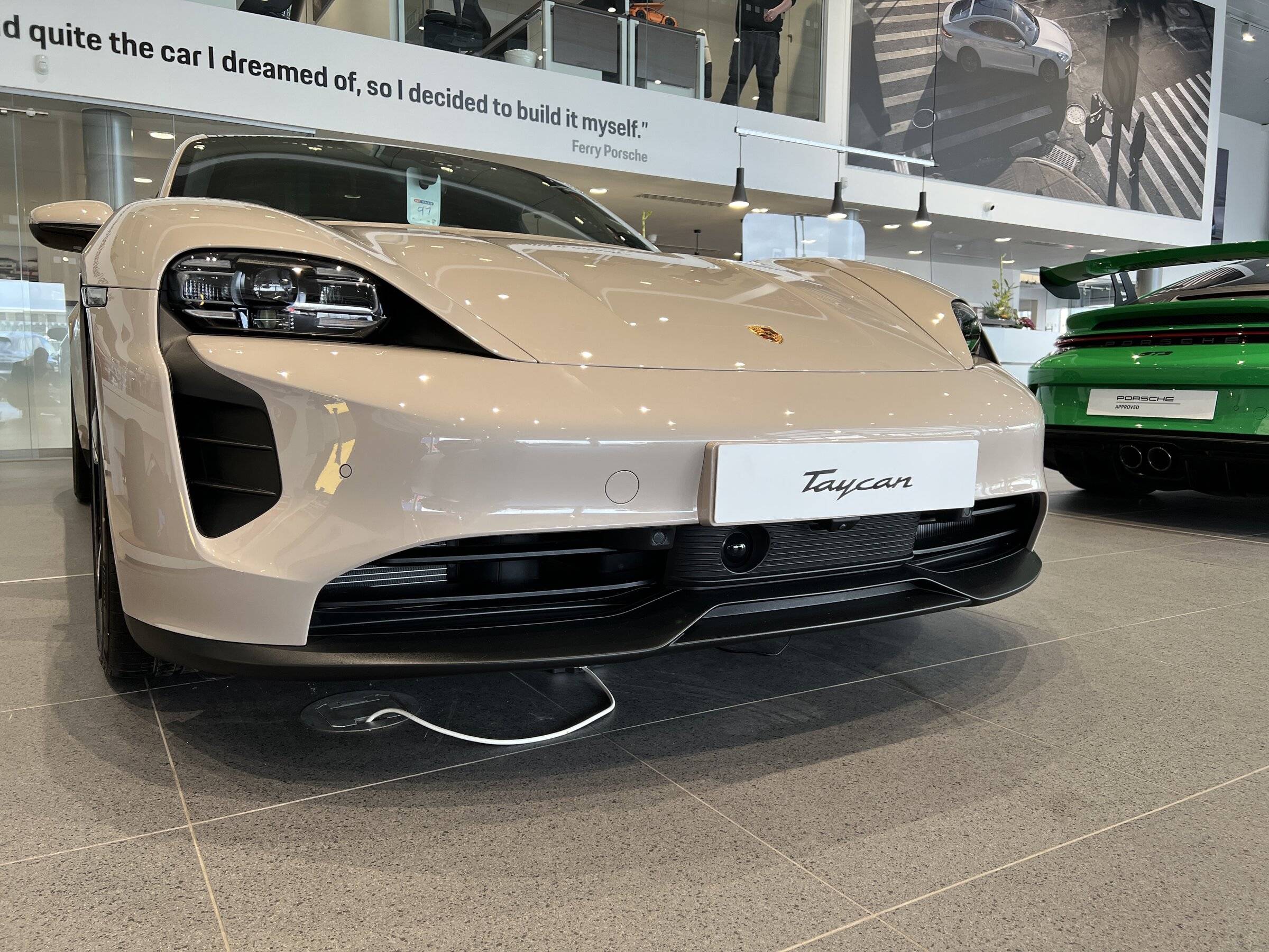 Porsche Taycan First GTS Sport Turismo Taycan in the wild 5A1345FF-ED35-4712-BDE0-F7A2D7DF7971L0001