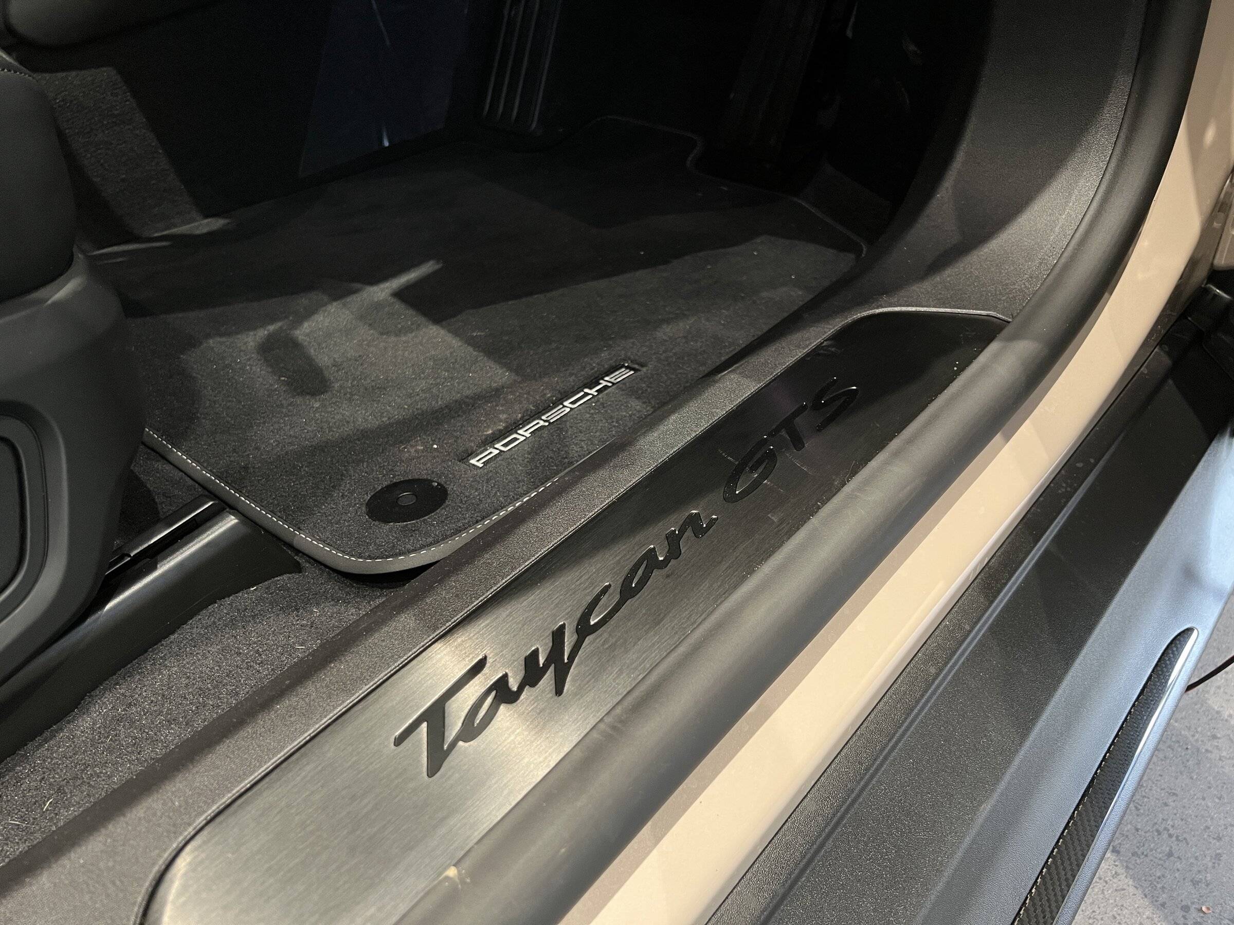 Porsche Taycan First GTS Sport Turismo Taycan in the wild 861514AB-CF31-4E2C-A0C2-9A523CAA3B63L0001